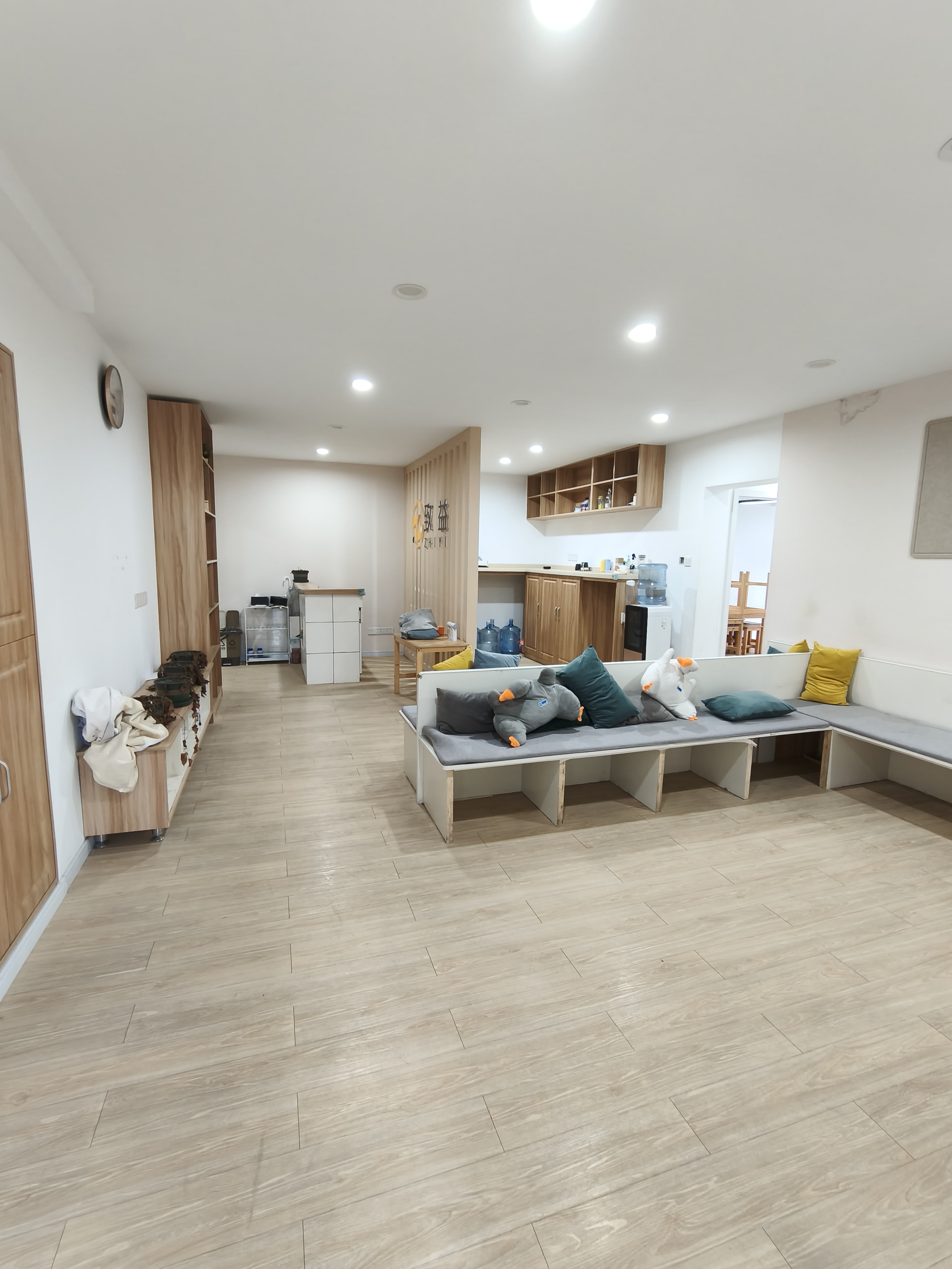 中山公园武定大厦175平米写字楼出租