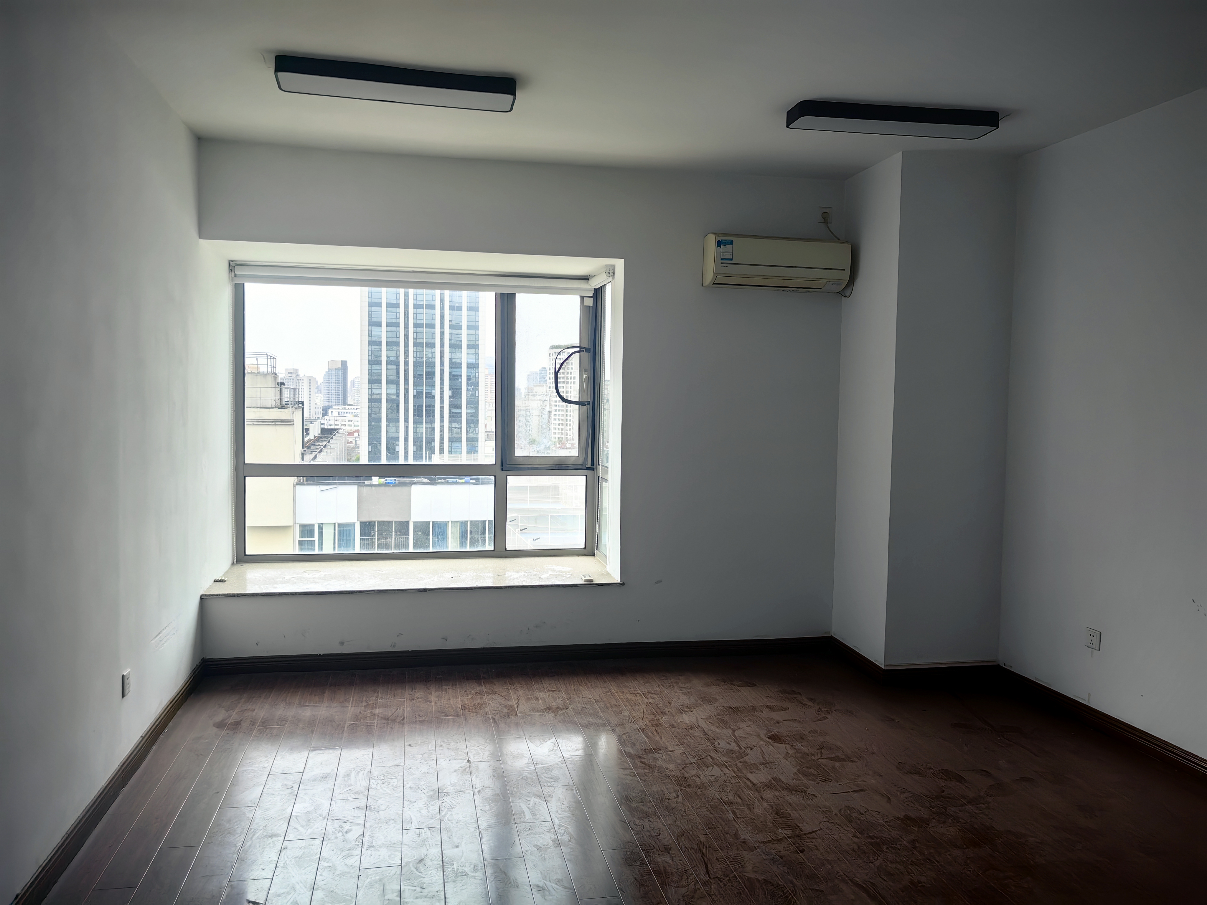 万体馆徐汇商务大厦50平米写字楼出租