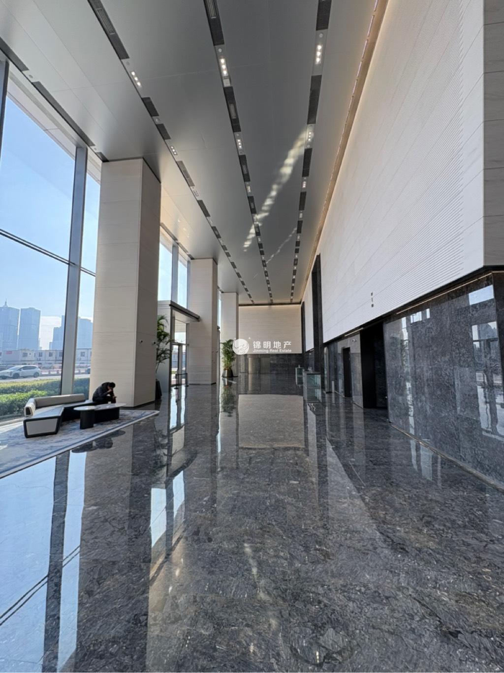 东外滩中交滨江广场642平米写字楼出租