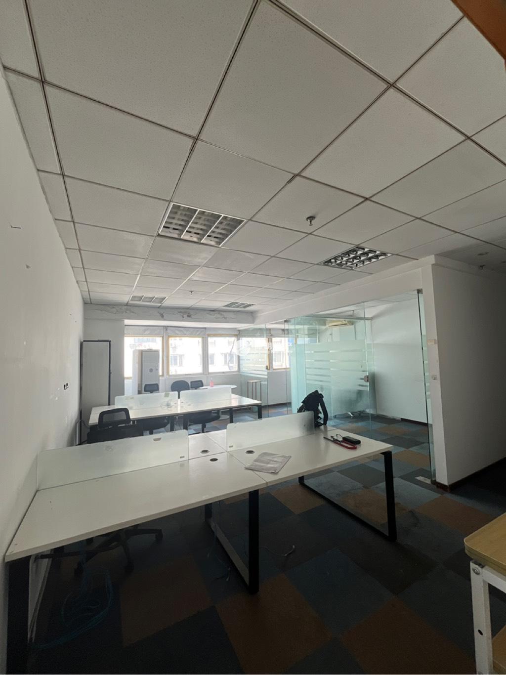 不夜城云华科技大厦79平米写字楼出租