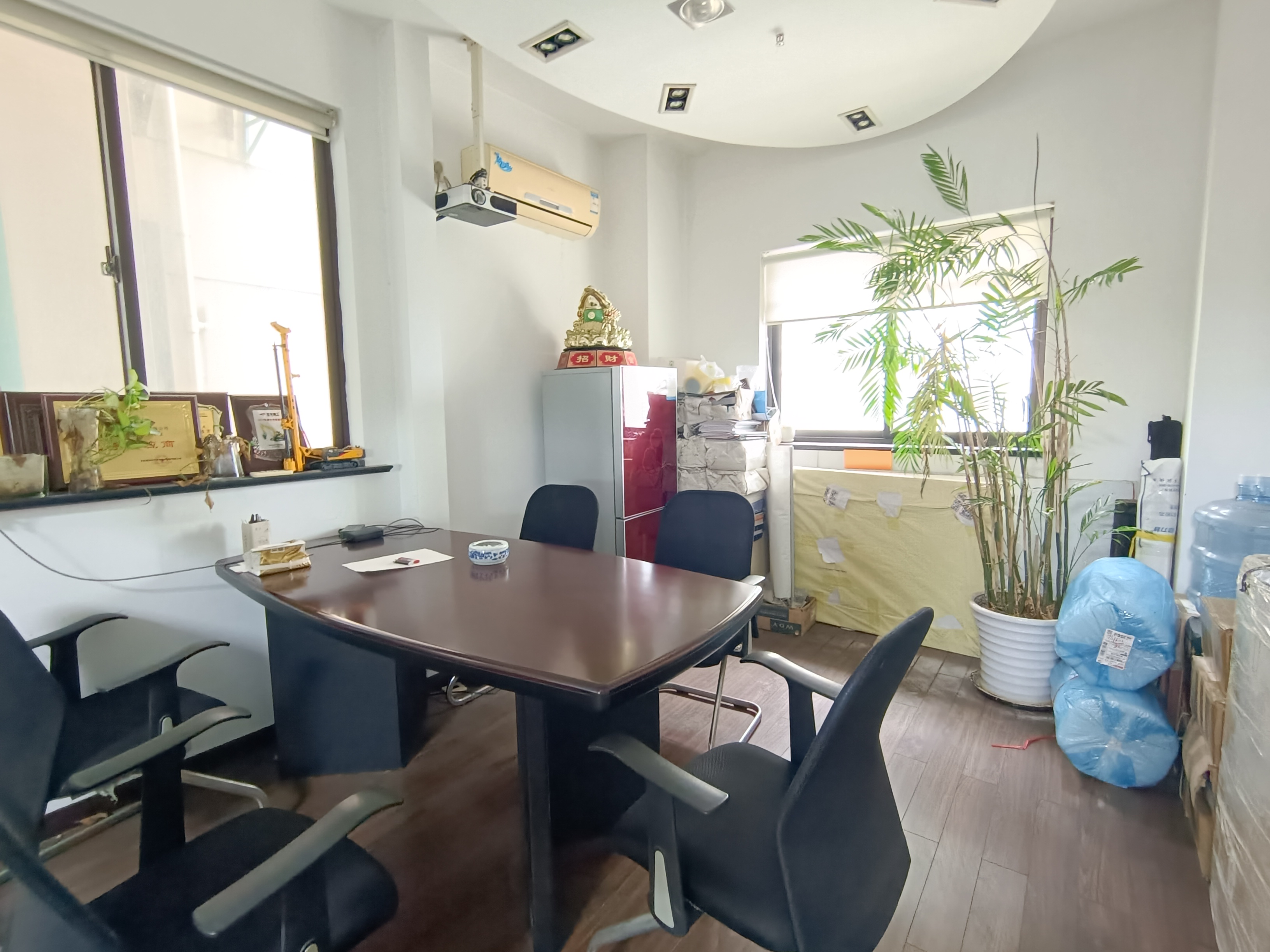 东外滩龙泽大厦125平米写字楼出售