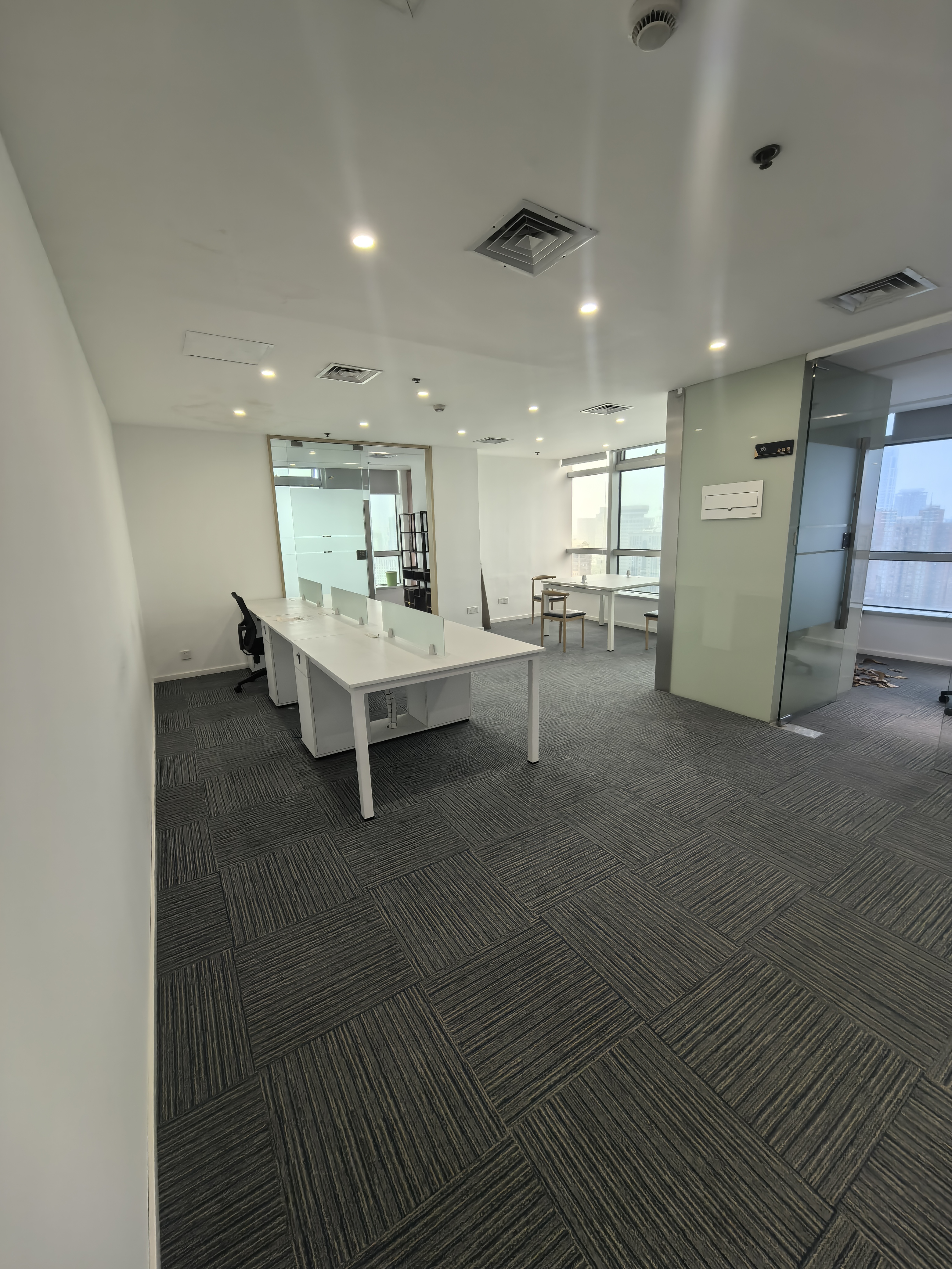 南京西路仲益大厦121平米写字楼出租