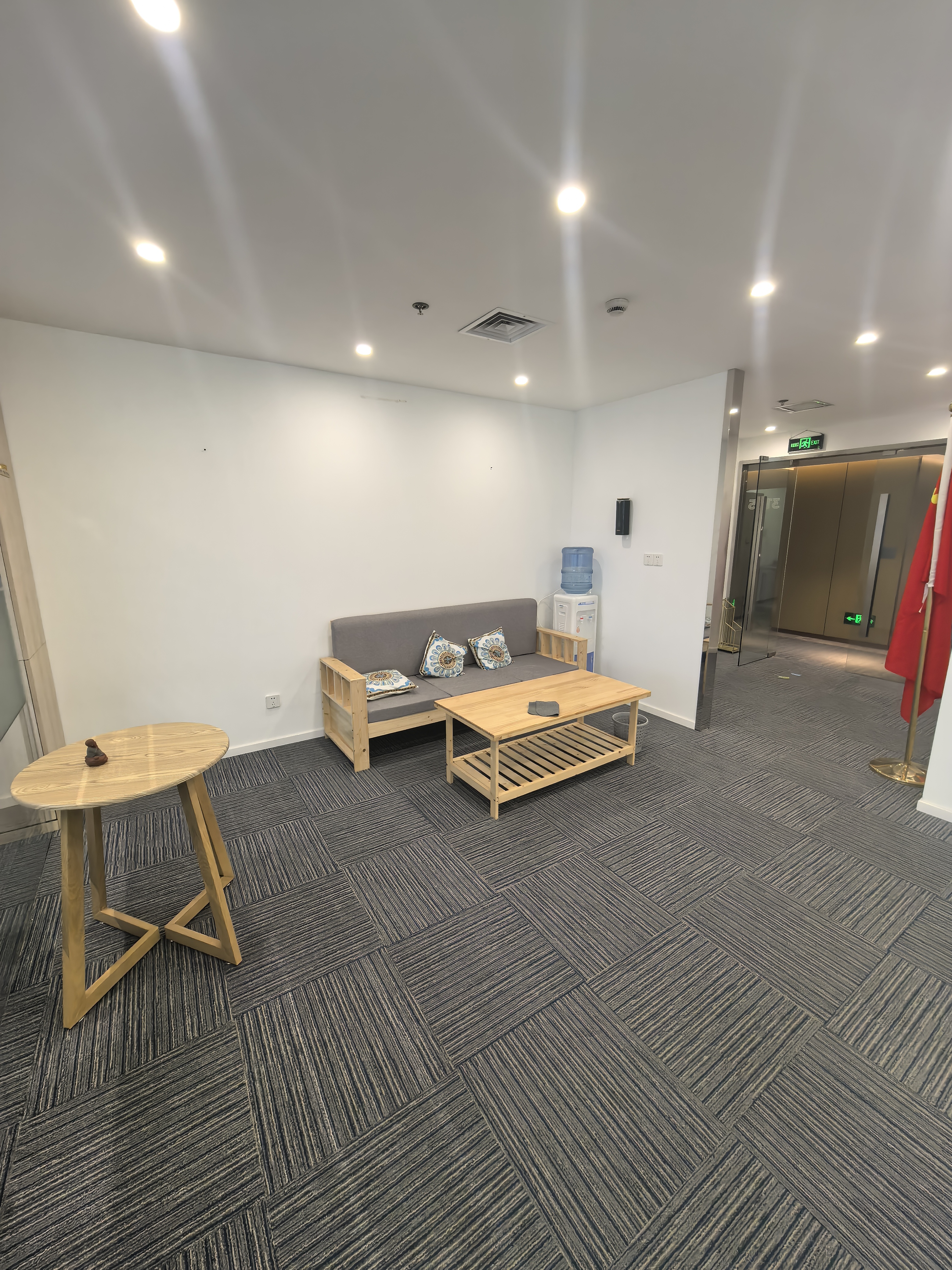 南京西路仲益大厦121平米写字楼出租