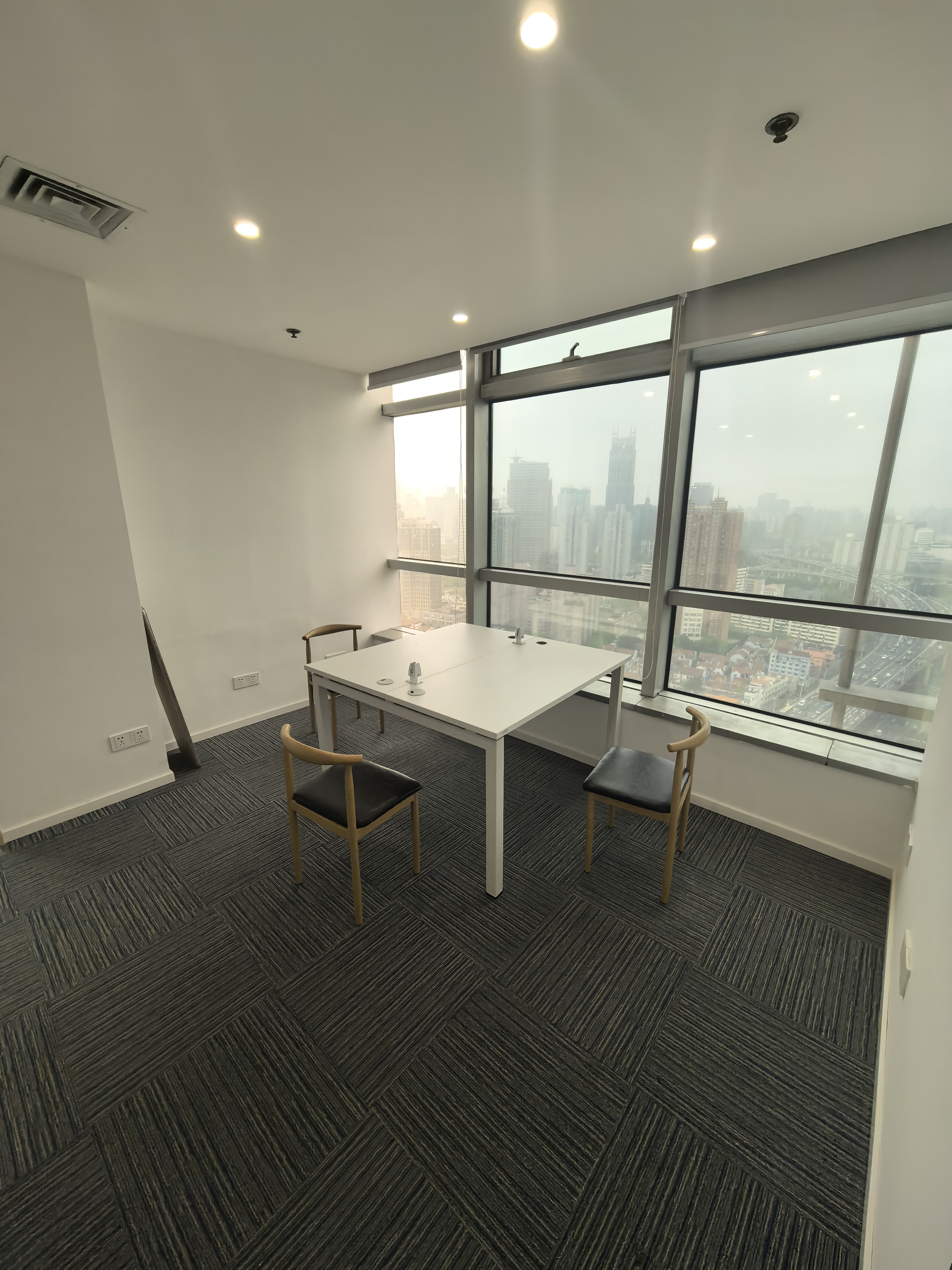 南京西路仲益大厦121平米写字楼出租