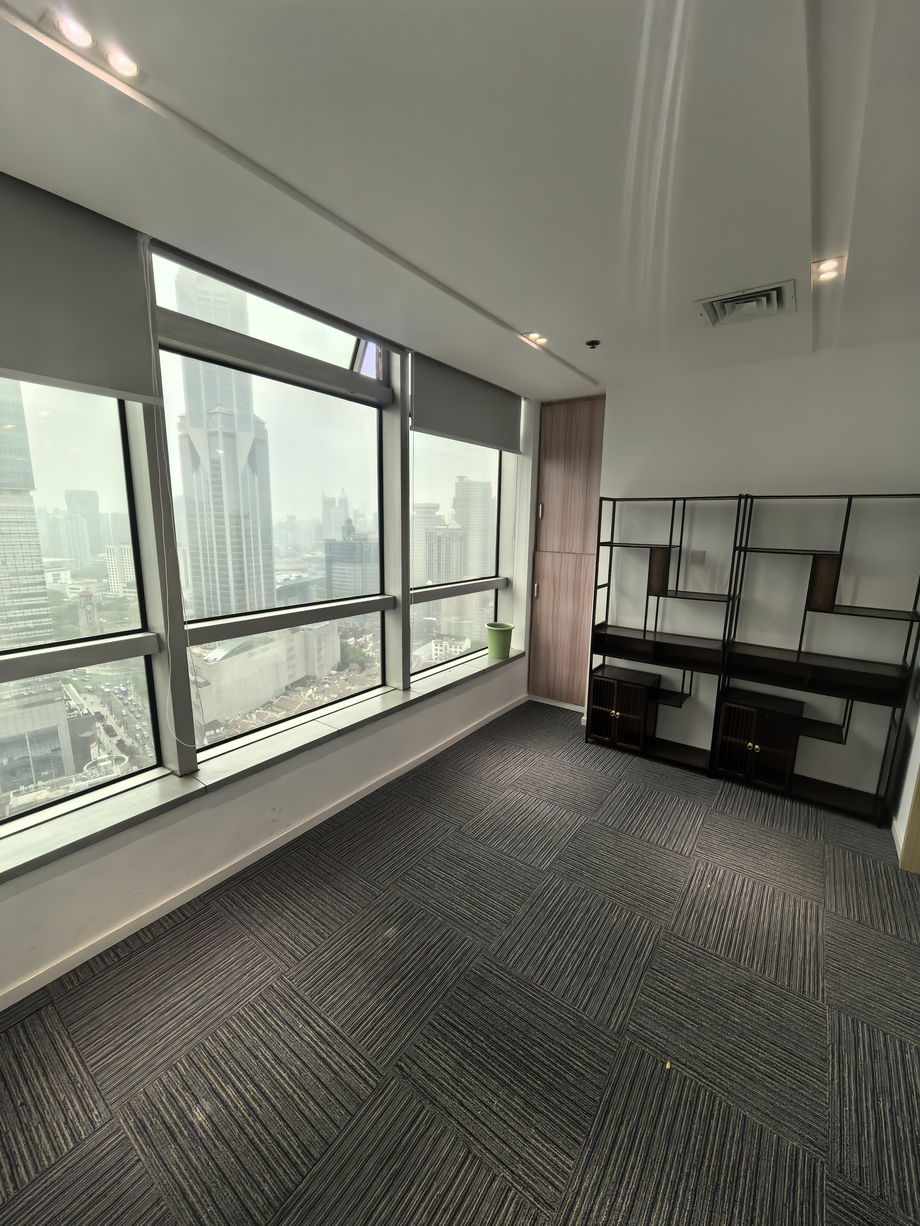 南京西路仲益大厦121平米写字楼出租