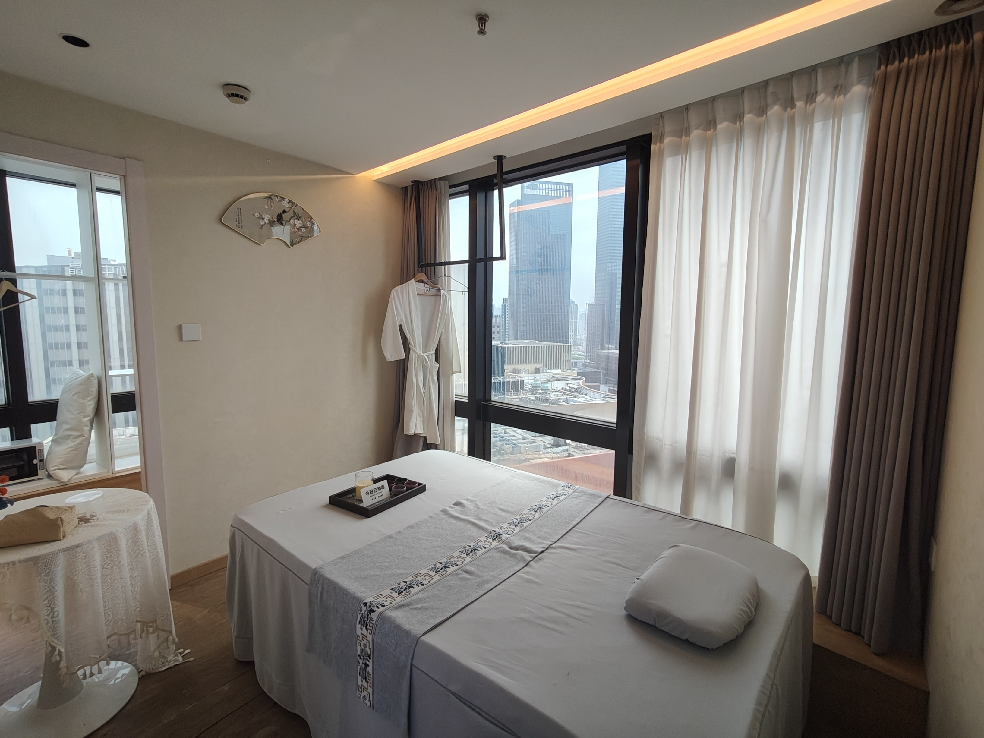 静安寺环球世界大厦117平米写字楼出租