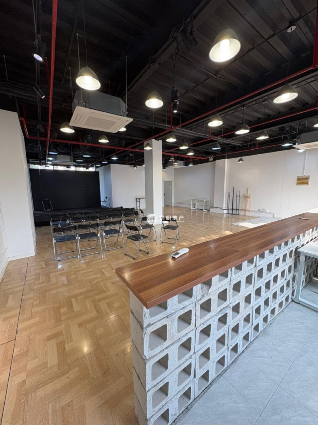 四川北路德邻公寓765平米写字楼出租