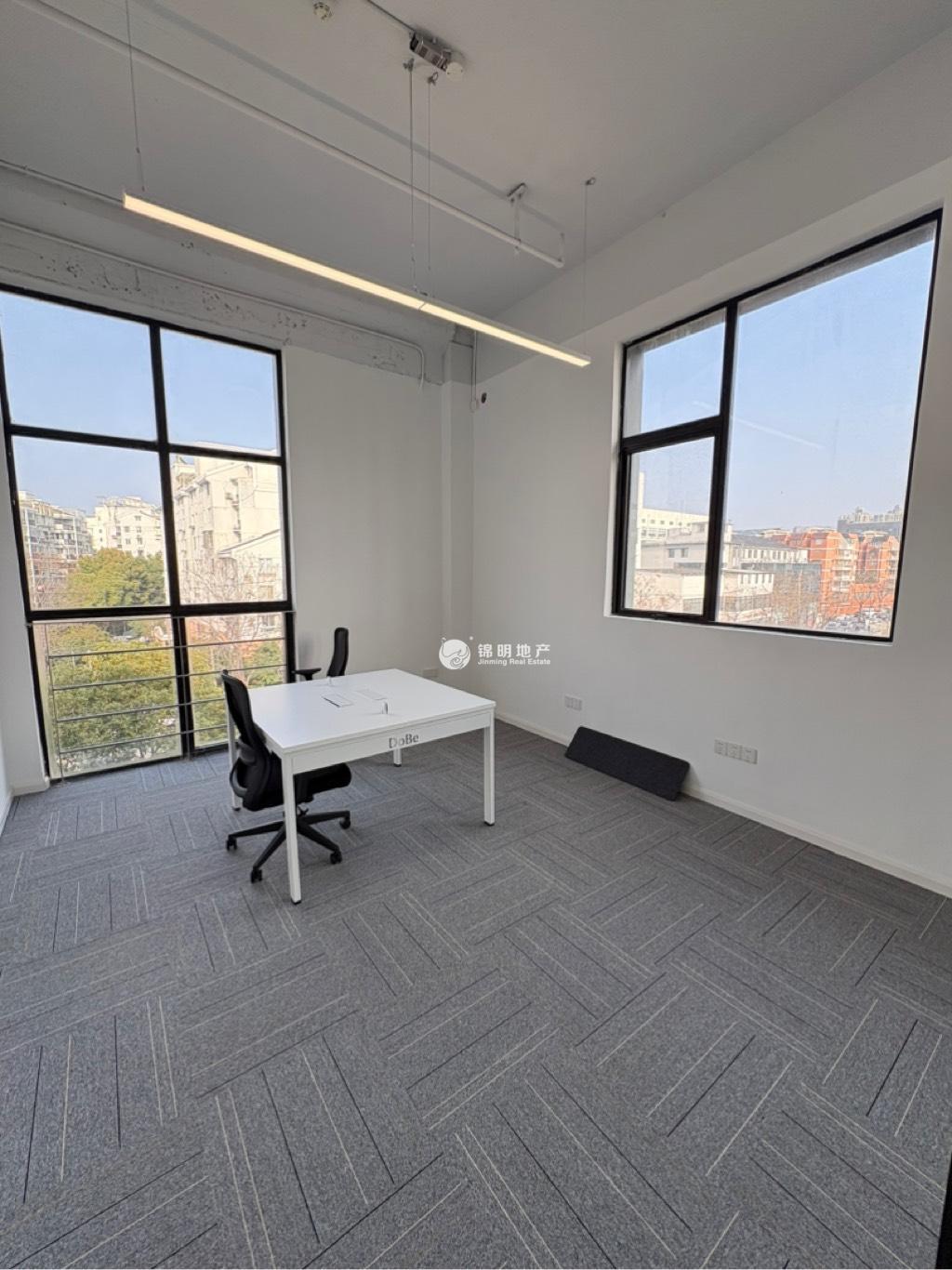 四川北路德邻公寓212平米写字楼出租