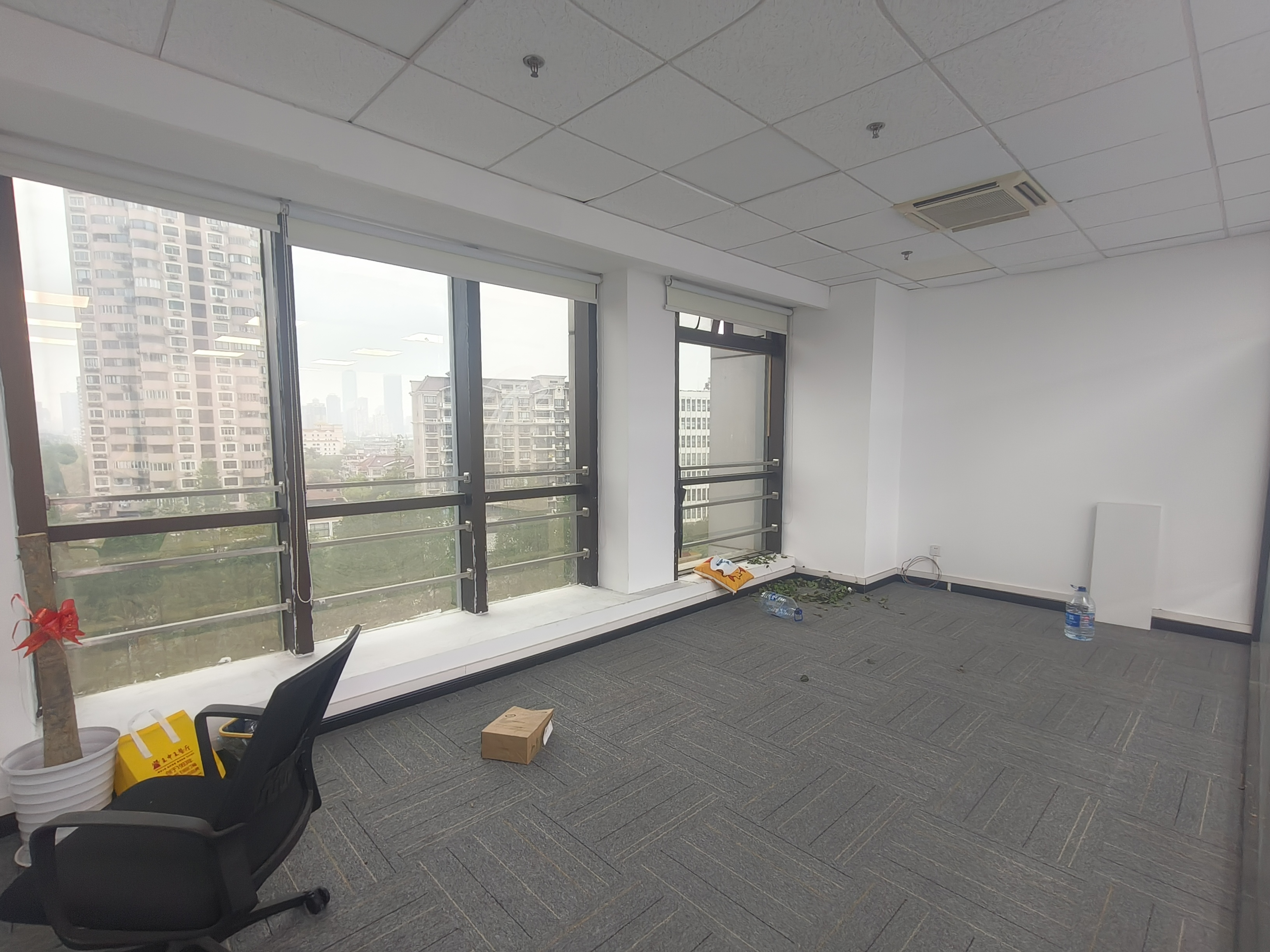 徐家汇均瑶国际广场148平米写字楼出租