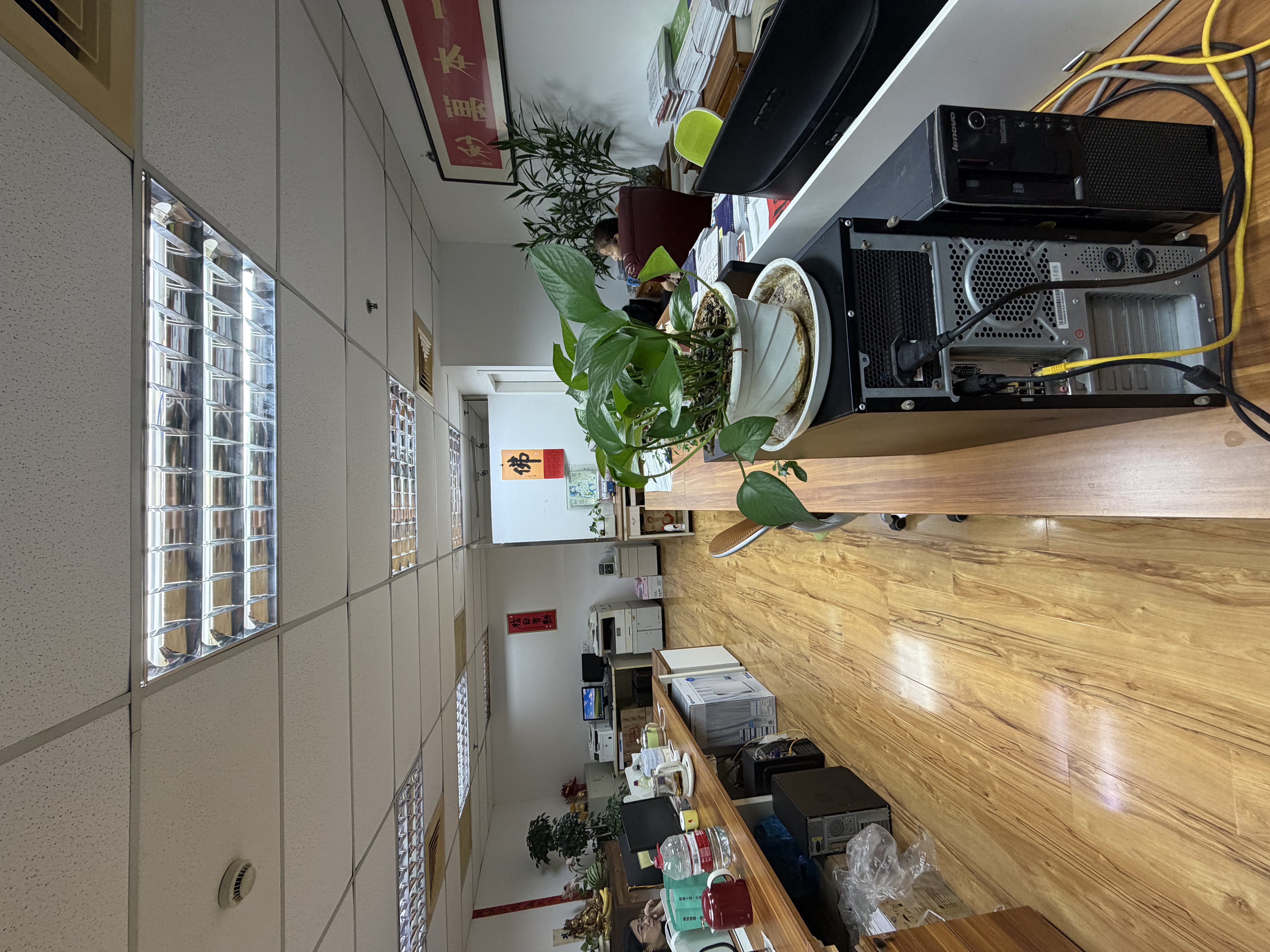 临平路上海商贸大厦108平米写字楼出租