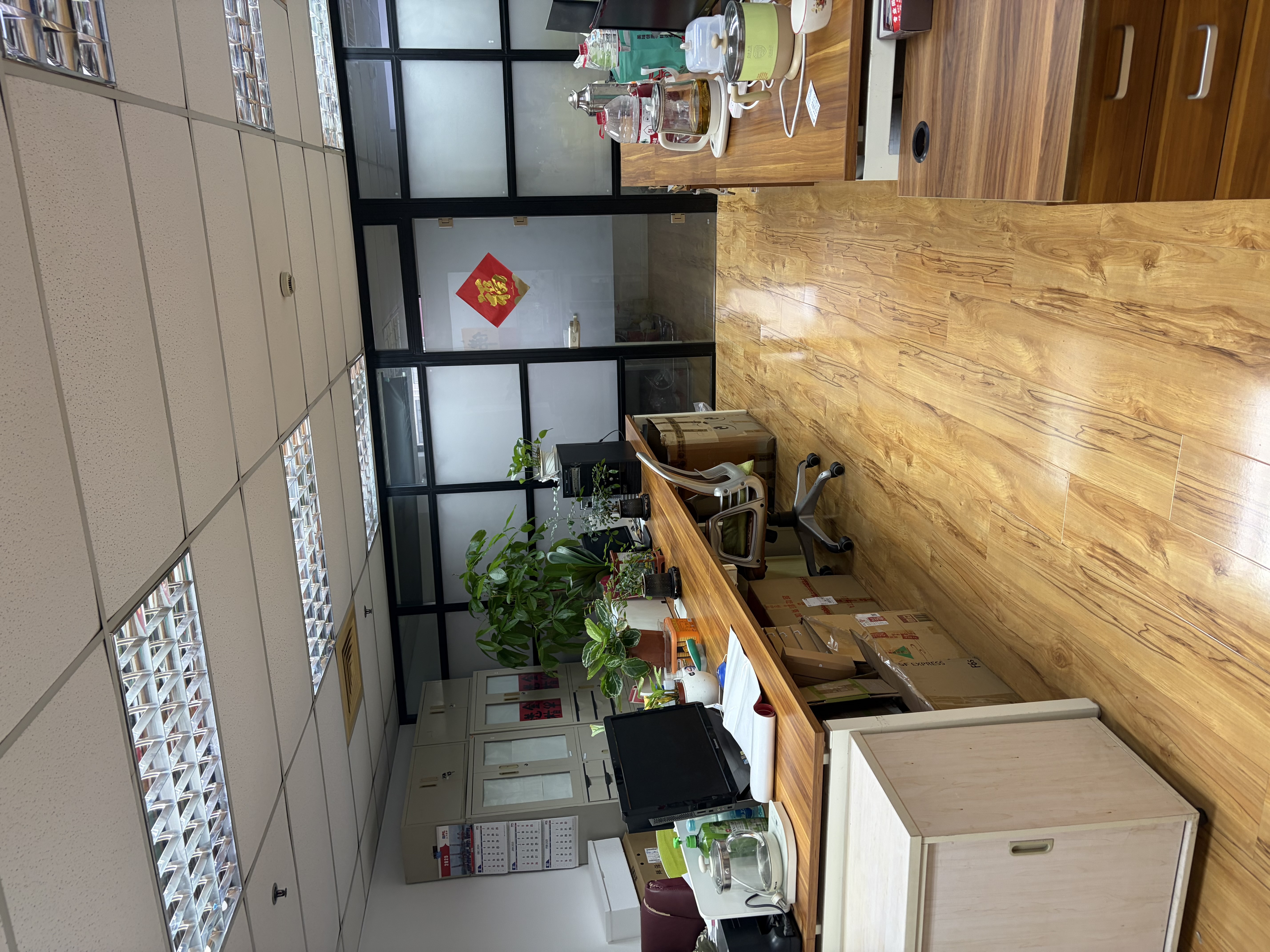 临平路上海商贸大厦108平米写字楼出租