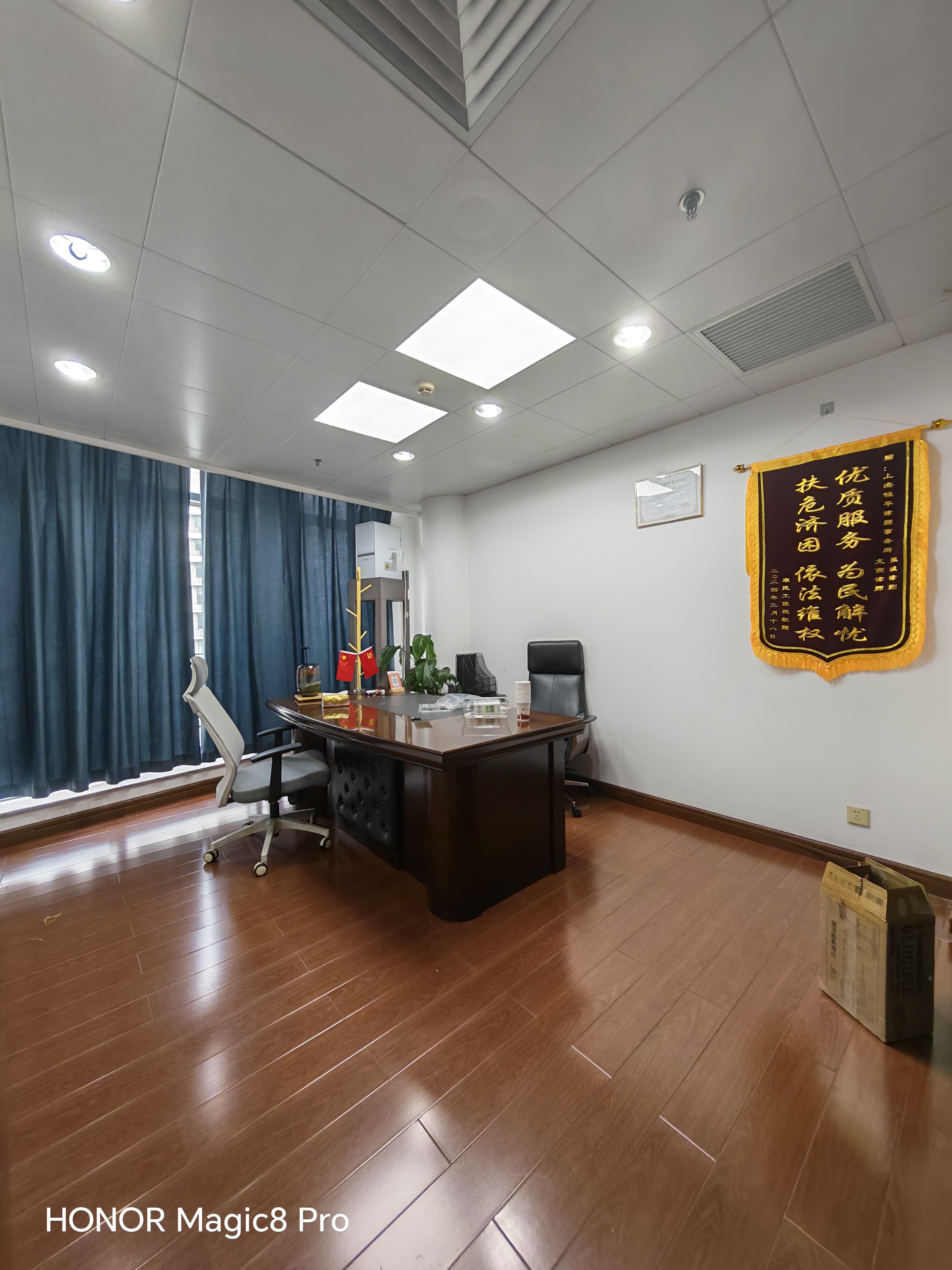 不夜城上海现代交通商务大厦220平米写字楼出租