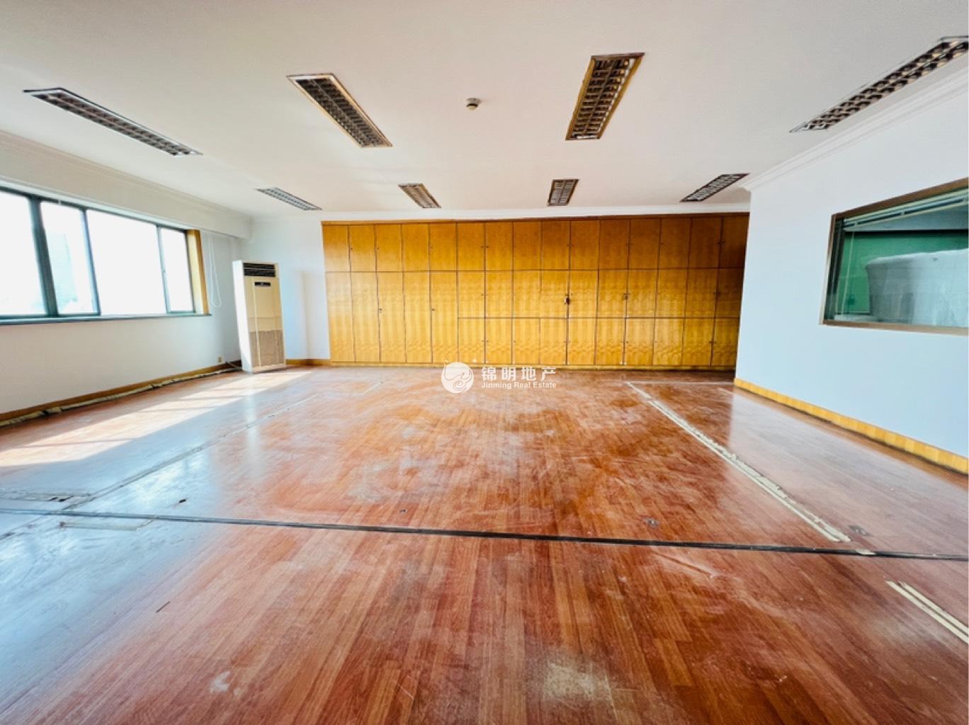 建国西路现代大厦134平米写字楼出租
