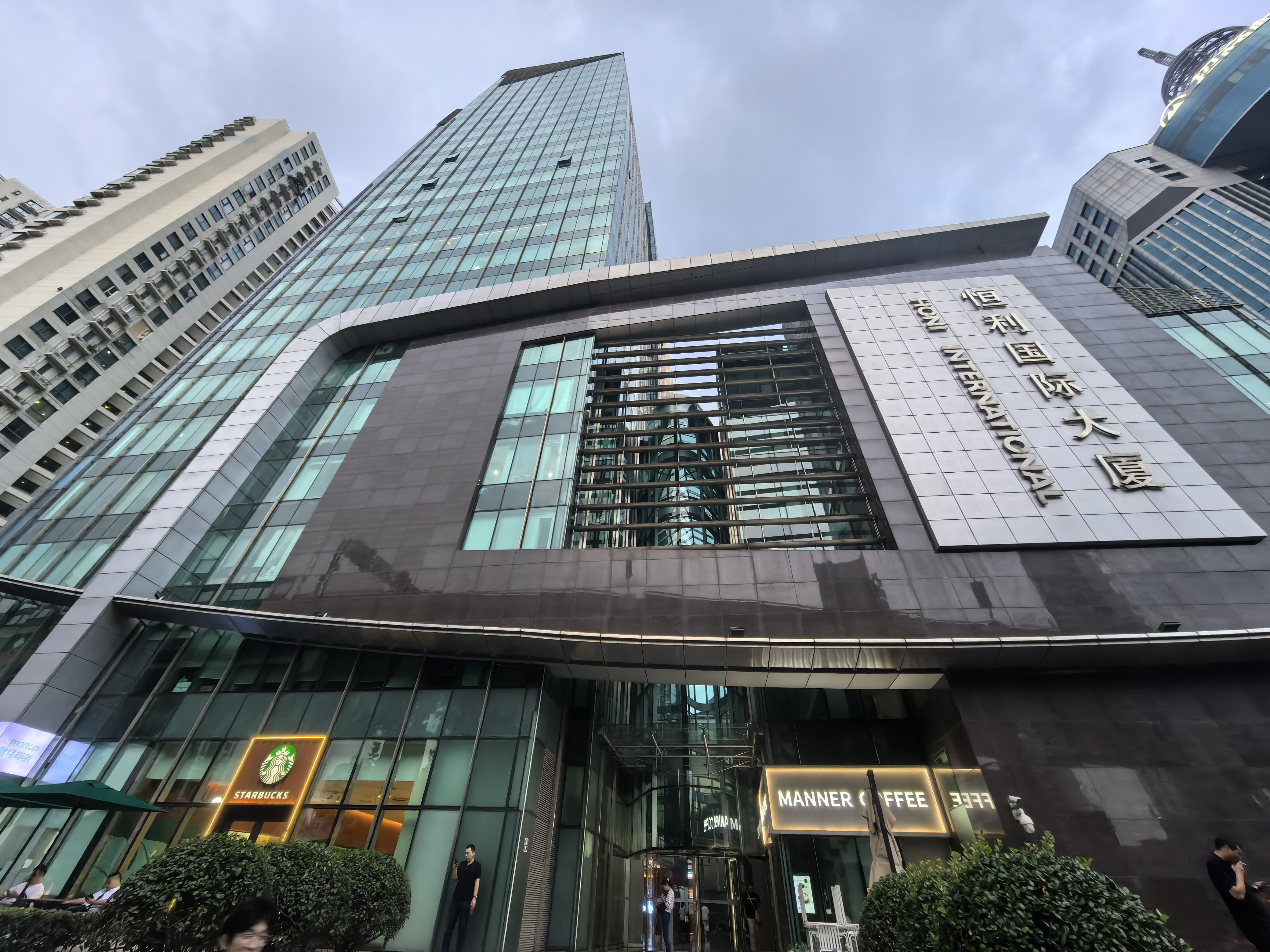 南京西路恒利国际大厦339平米写字楼出租