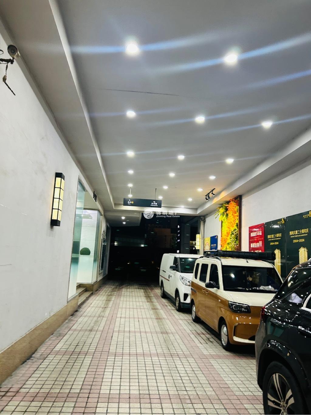 南京西路博鸿大厦80平米写字楼出租