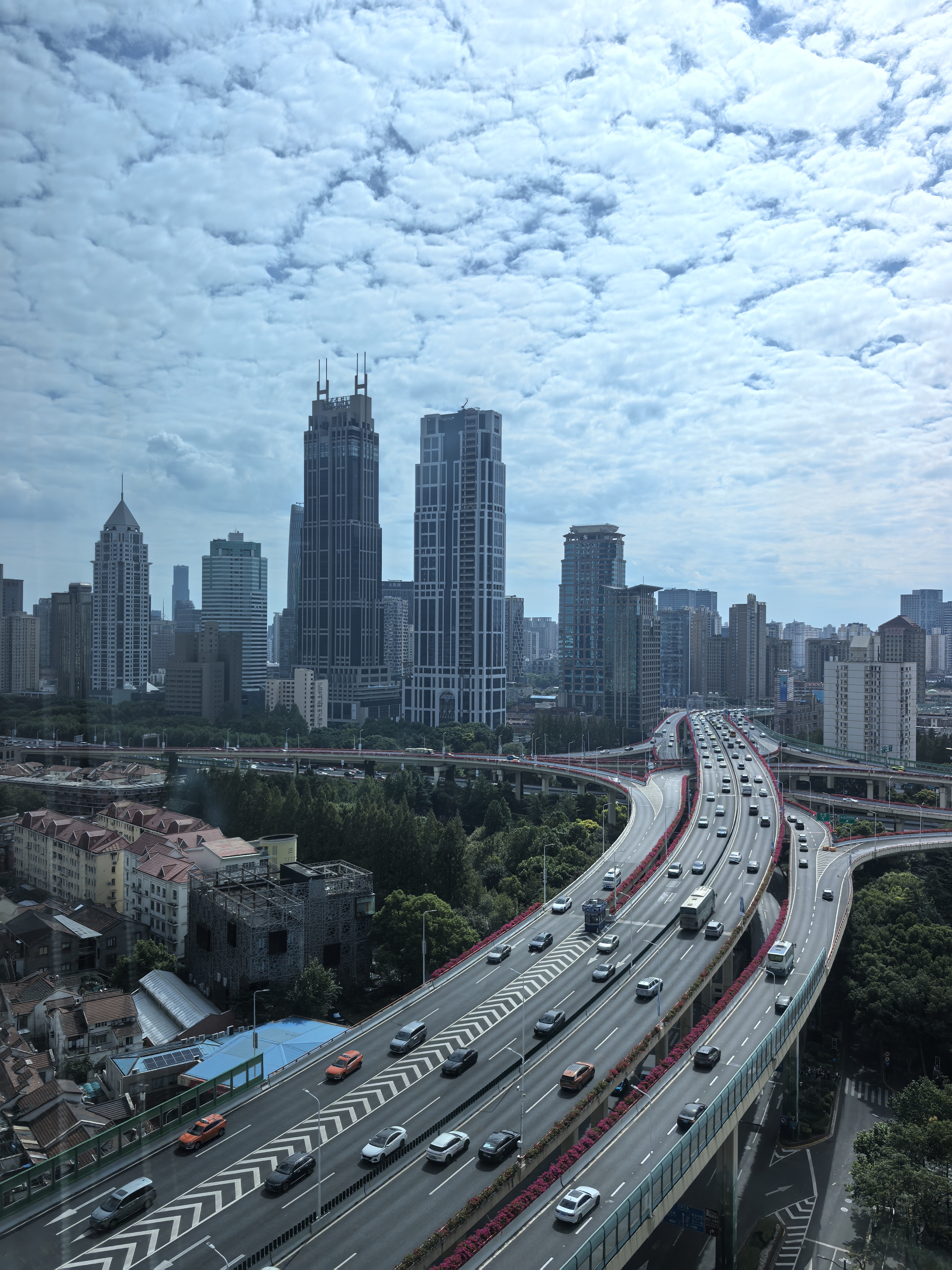 南京西路恒利国际大厦336平米写字楼出租