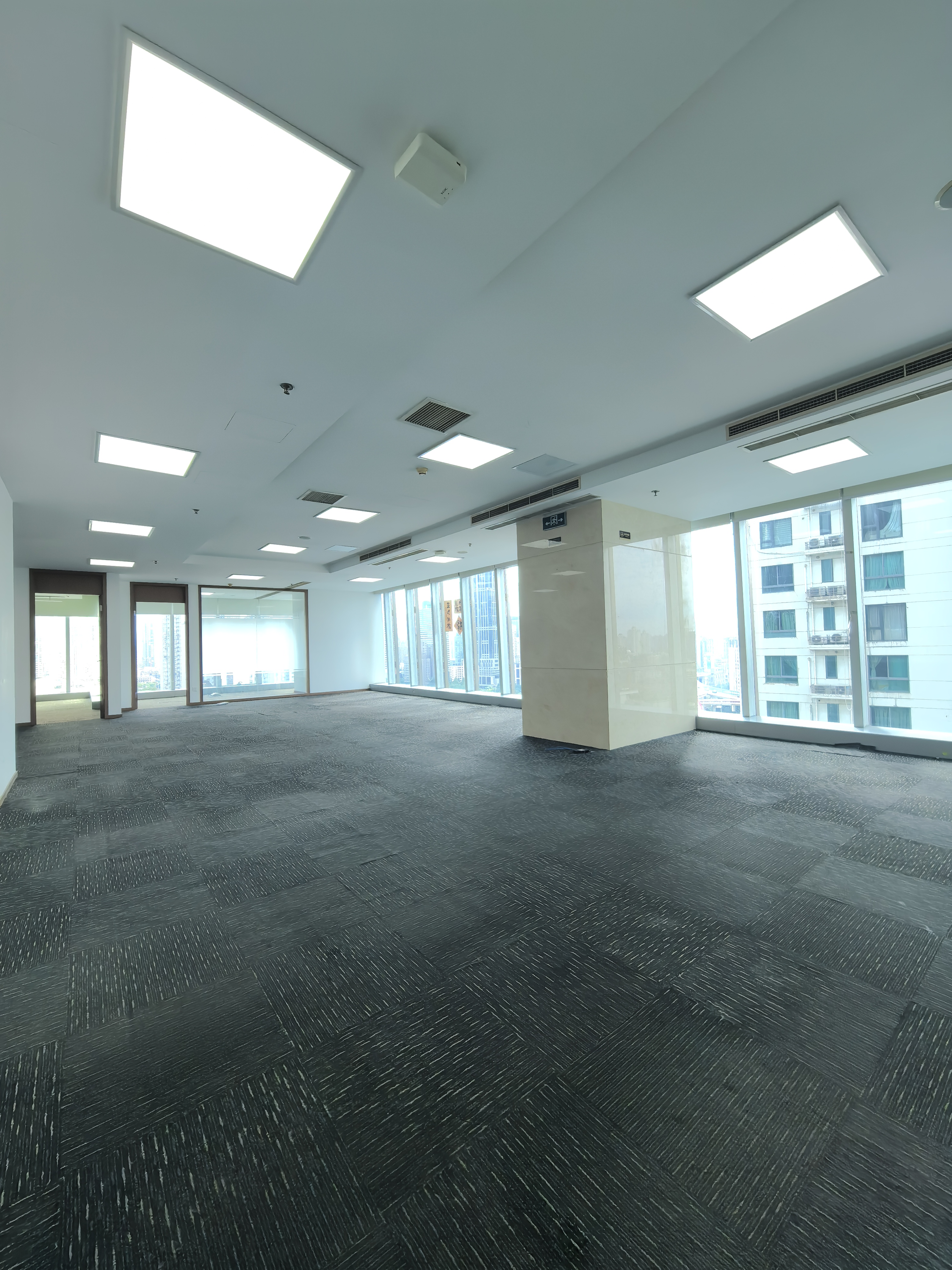 南京西路恒利国际大厦336平米写字楼出租