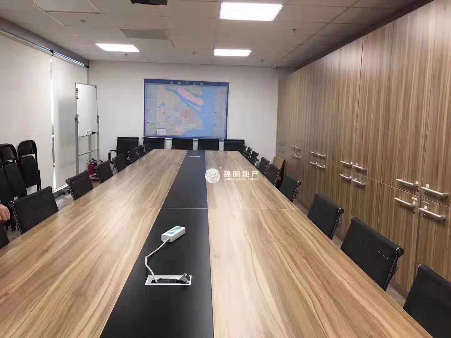 南京西路丽都新贵82平米写字楼出租