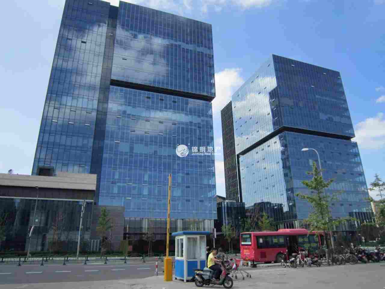 龙华上海绿地中心一期270平米写字楼出租