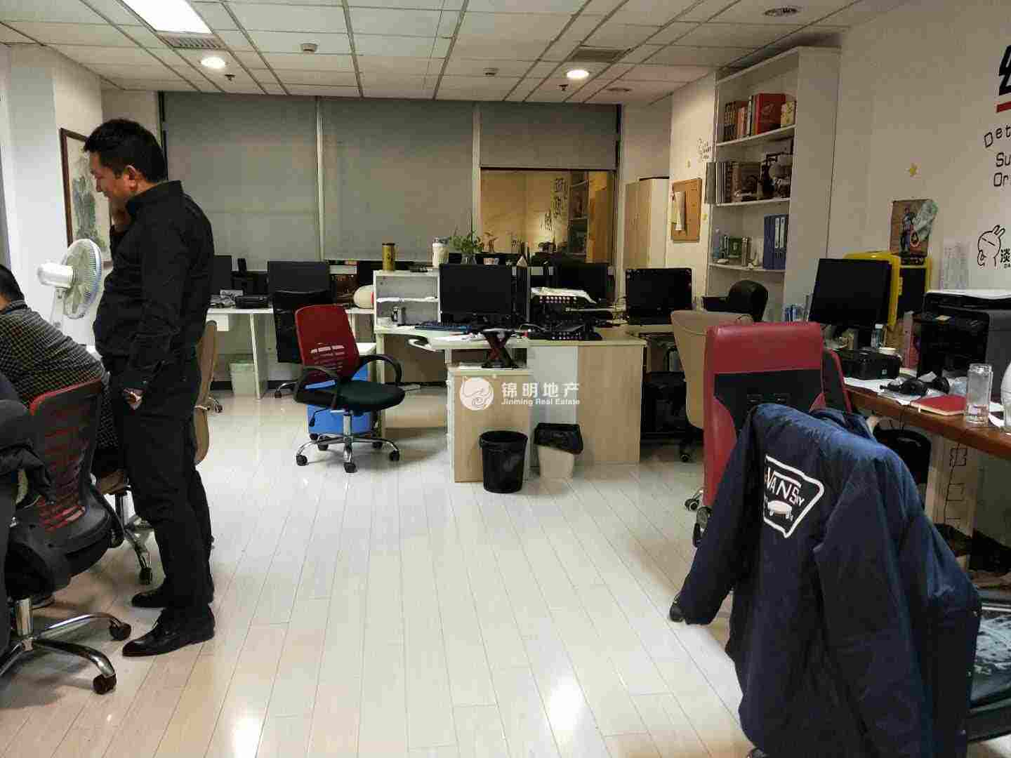 南京西路仲益大厦64平米写字楼出租