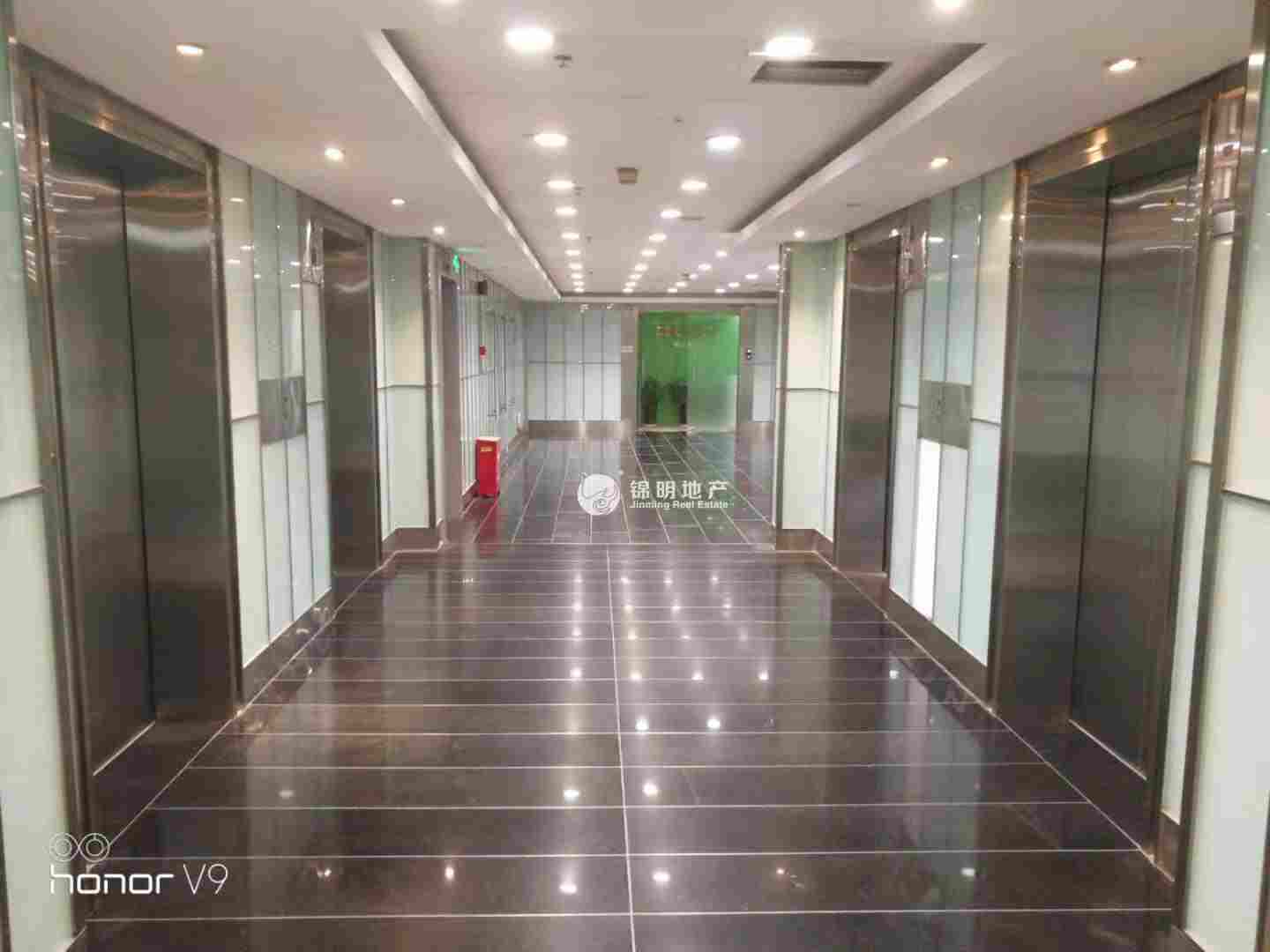 南京西路仲益大厦82平米写字楼出租