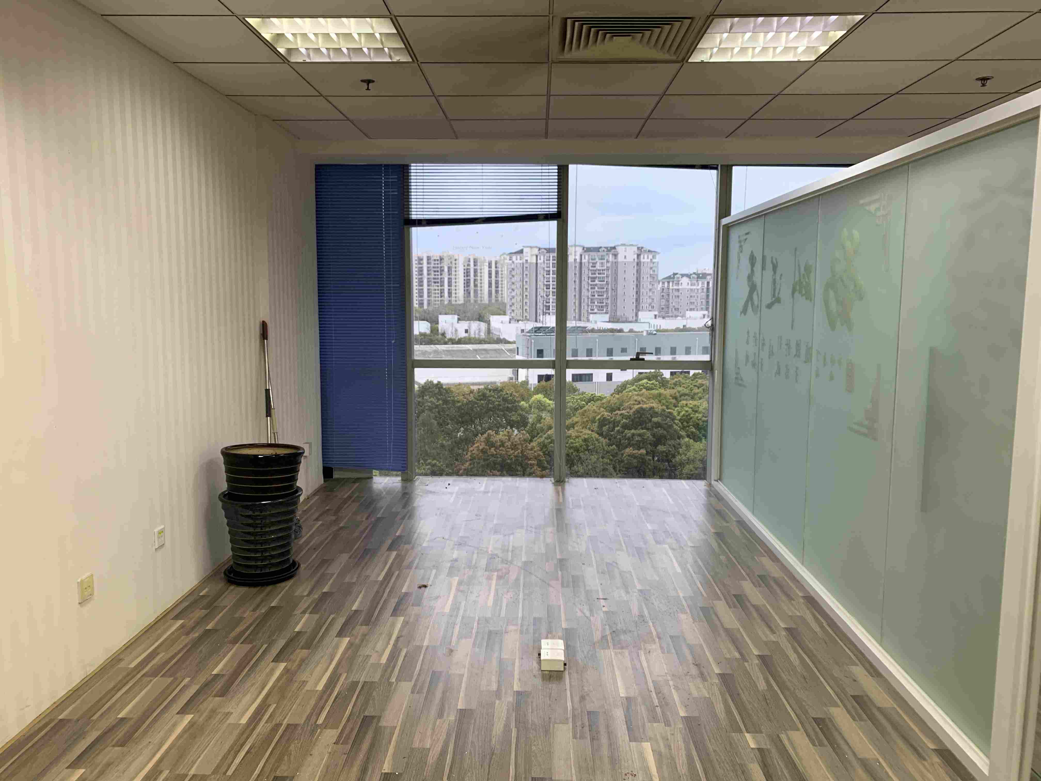 莘庄绿地蓝海88平米写字楼出租