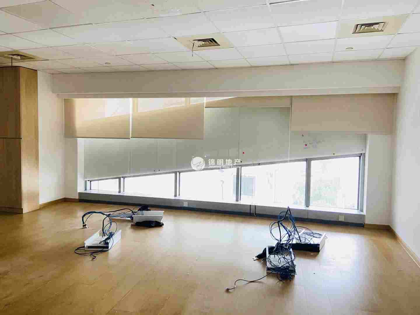 静安寺静安中华大厦124平米写字楼出租