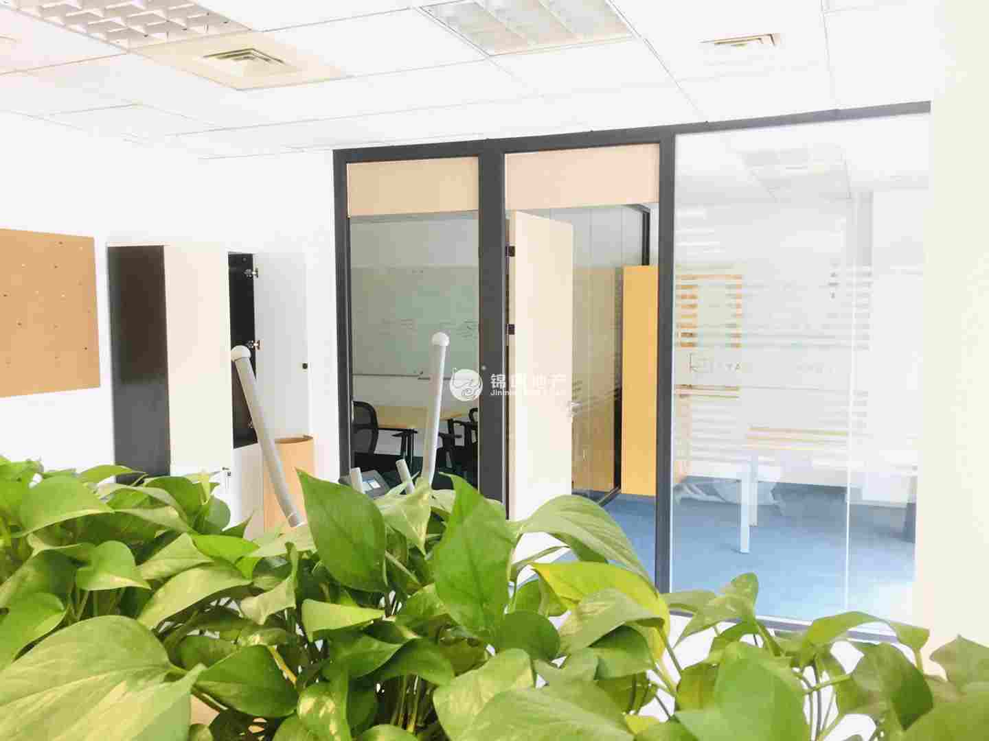 静安寺静安中华大厦124平米写字楼出租