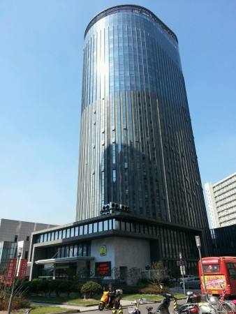 来伊份青年大厦