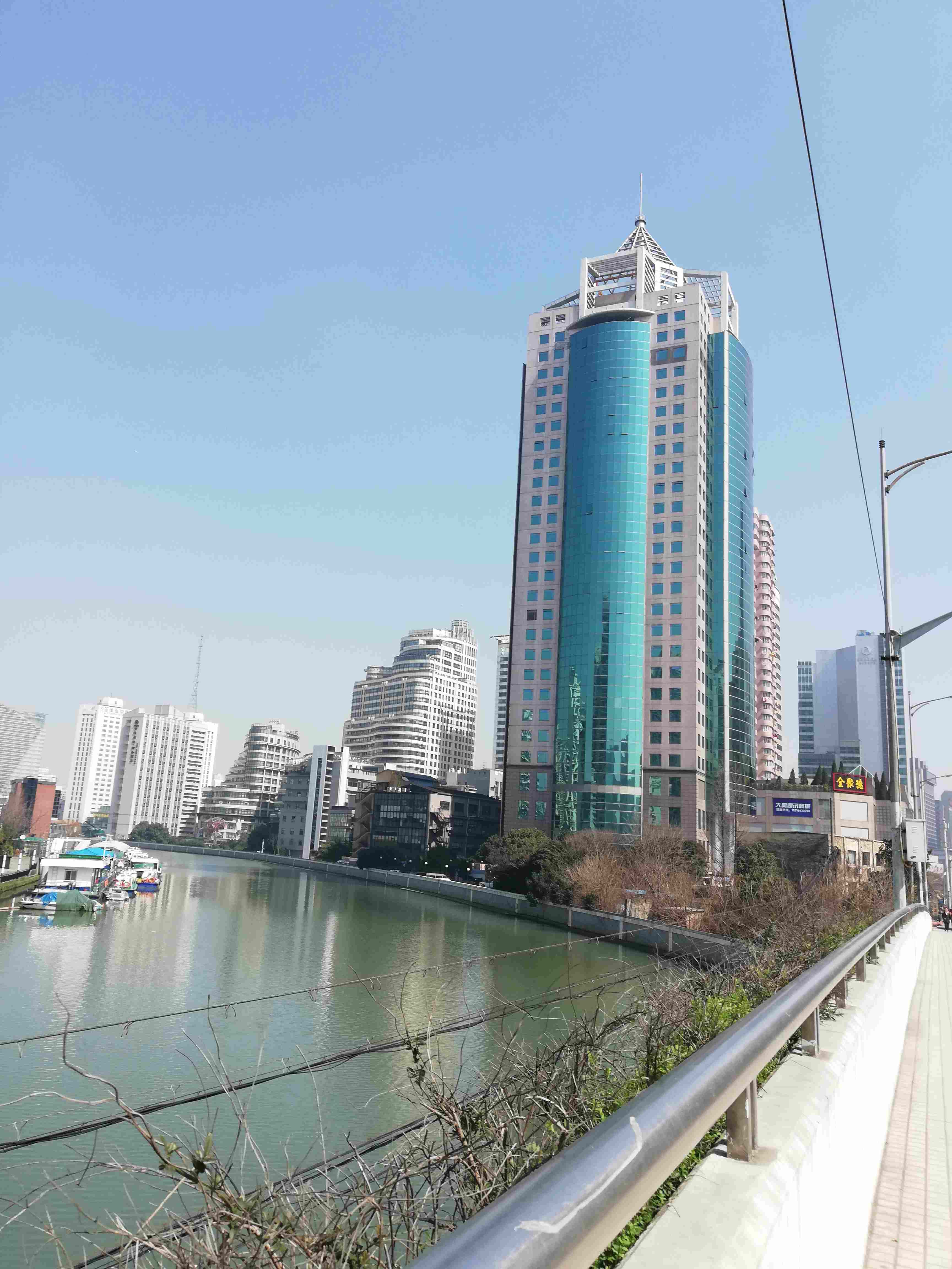 不夜城联通国际大厦109平米写字楼出租