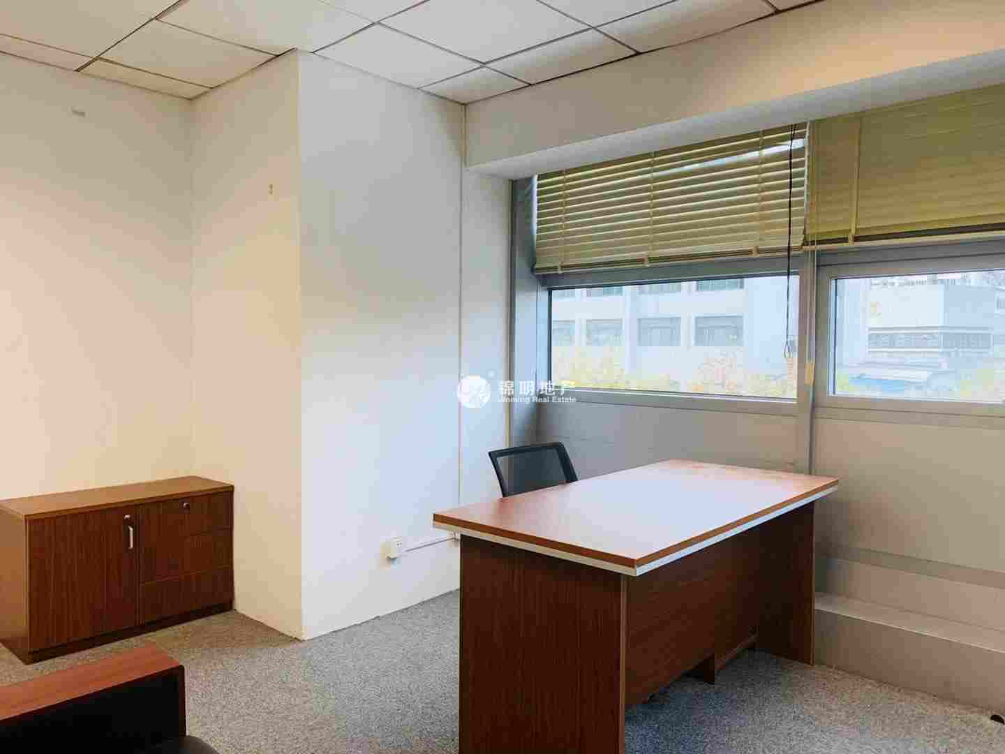 静安寺静安中华大厦127平米写字楼出租