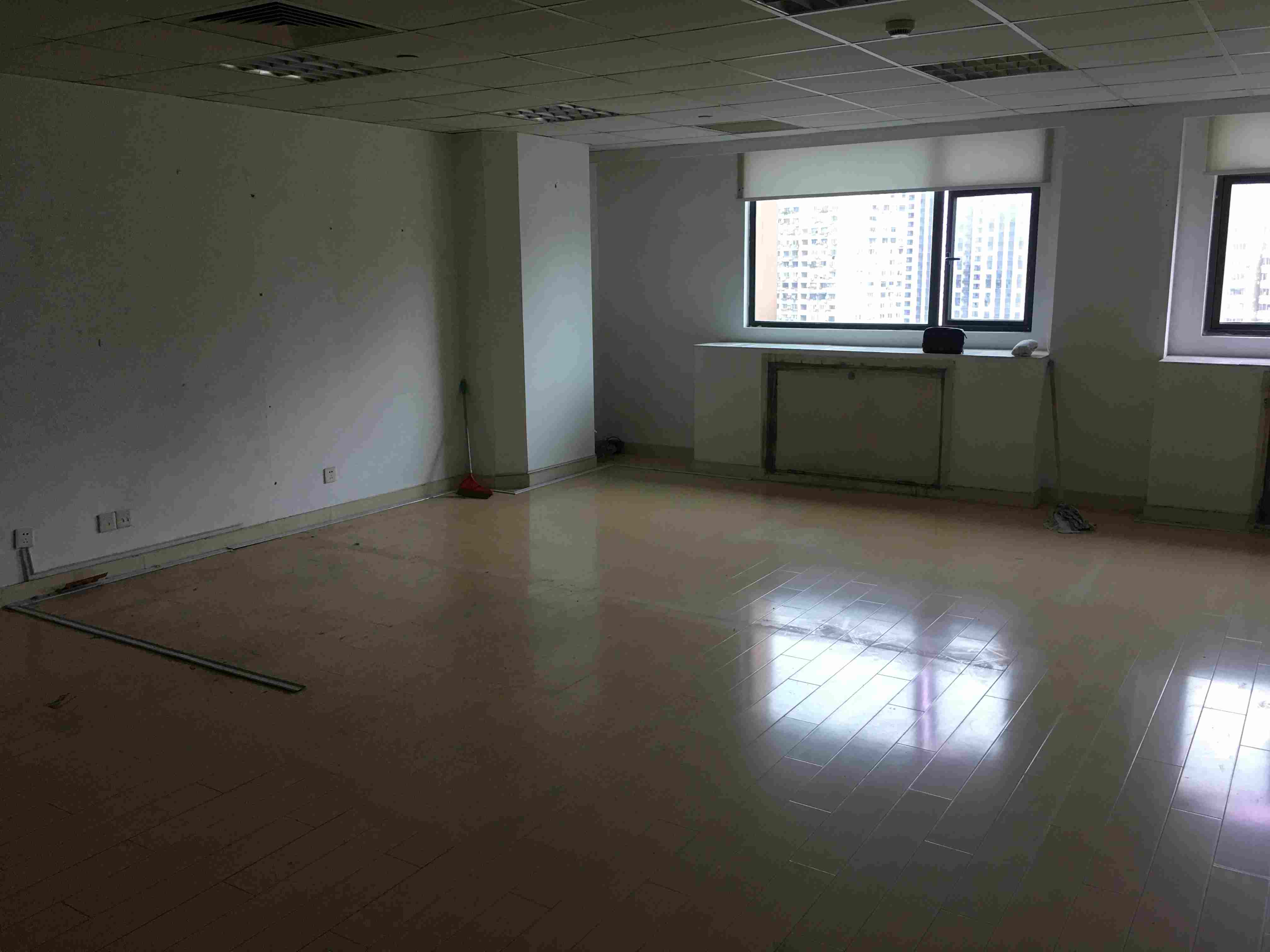 光新浦发广场78平米写字楼出租