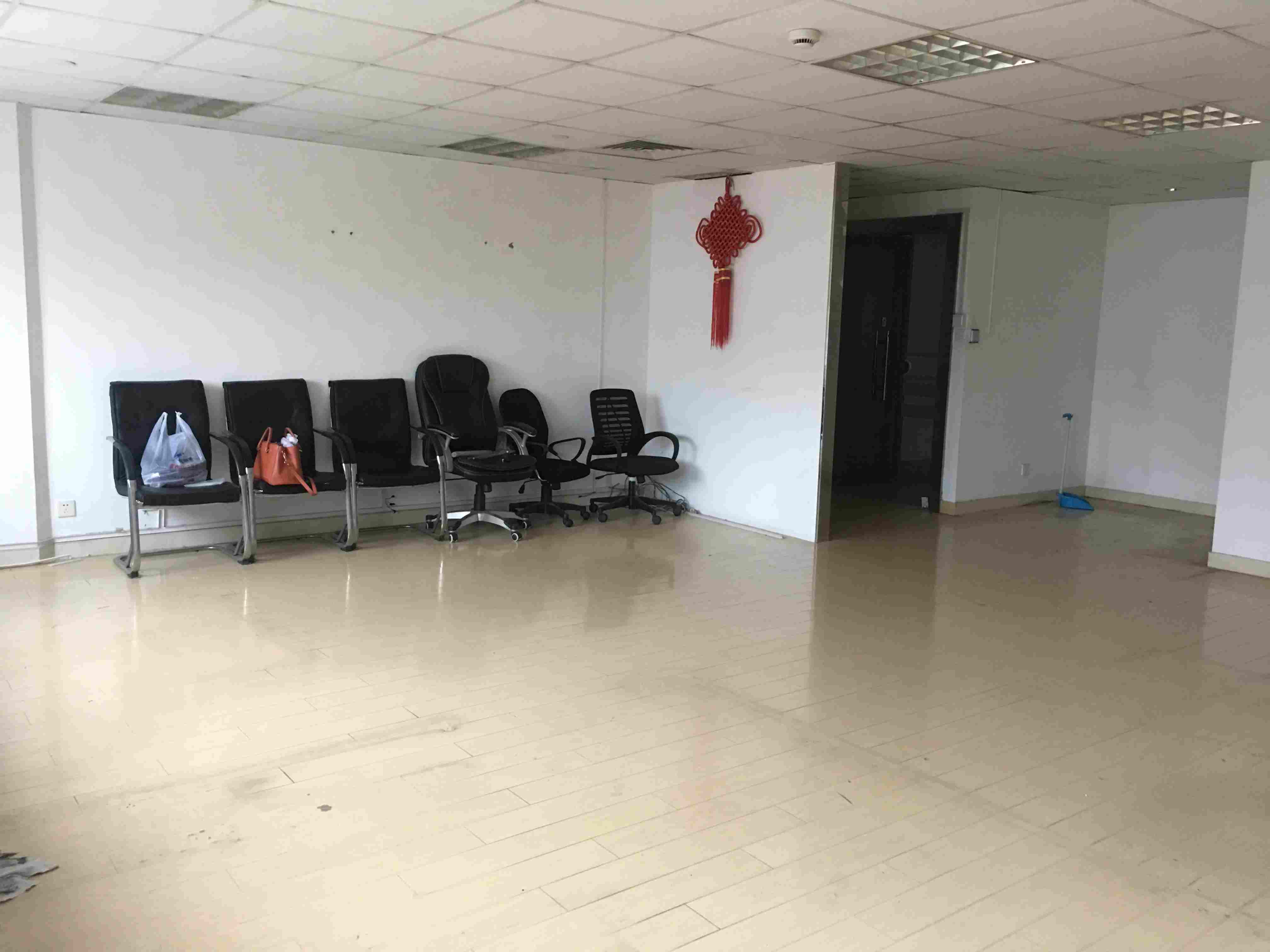 光新浦发广场78平米写字楼出租