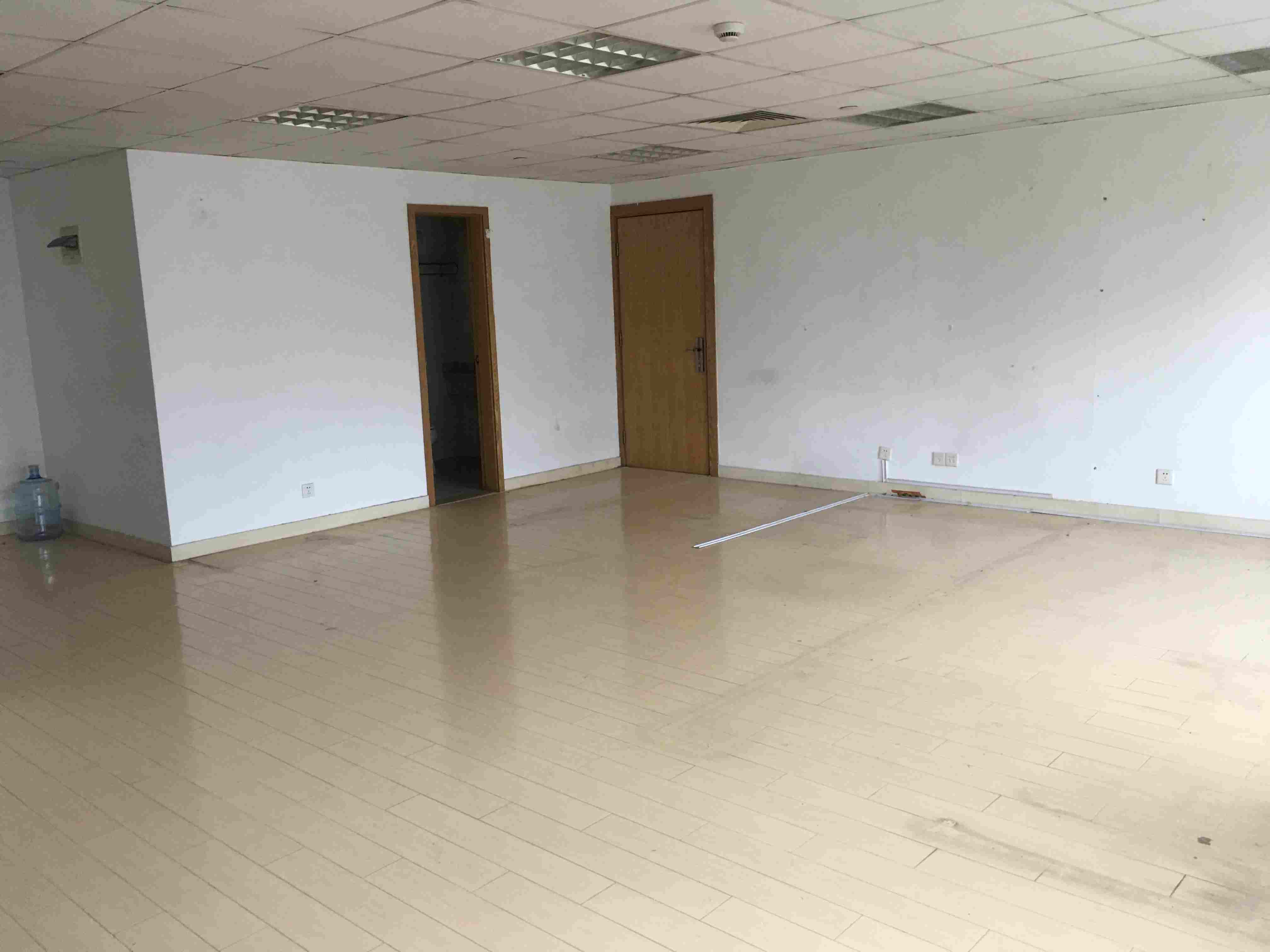 光新浦发广场78平米写字楼出租