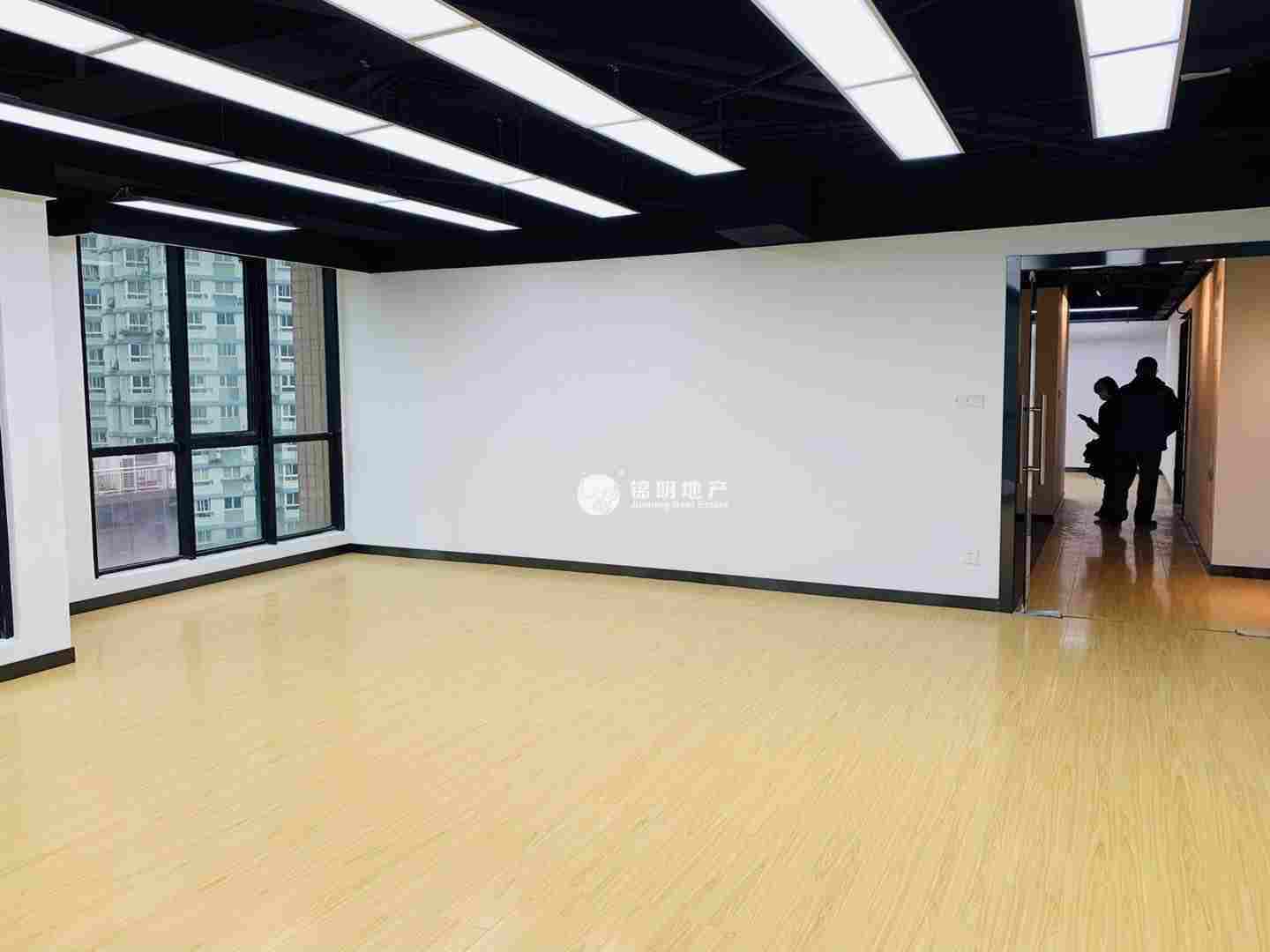 南京西路石油天然气大厦175平米写字楼出租