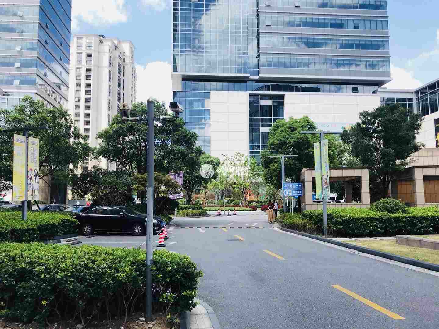 龙华东航滨江中心400平米写字楼出租