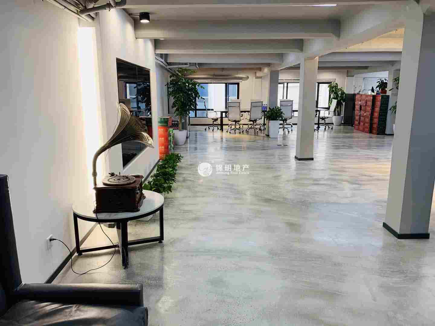 南京西路南苏55260平米写字楼出租