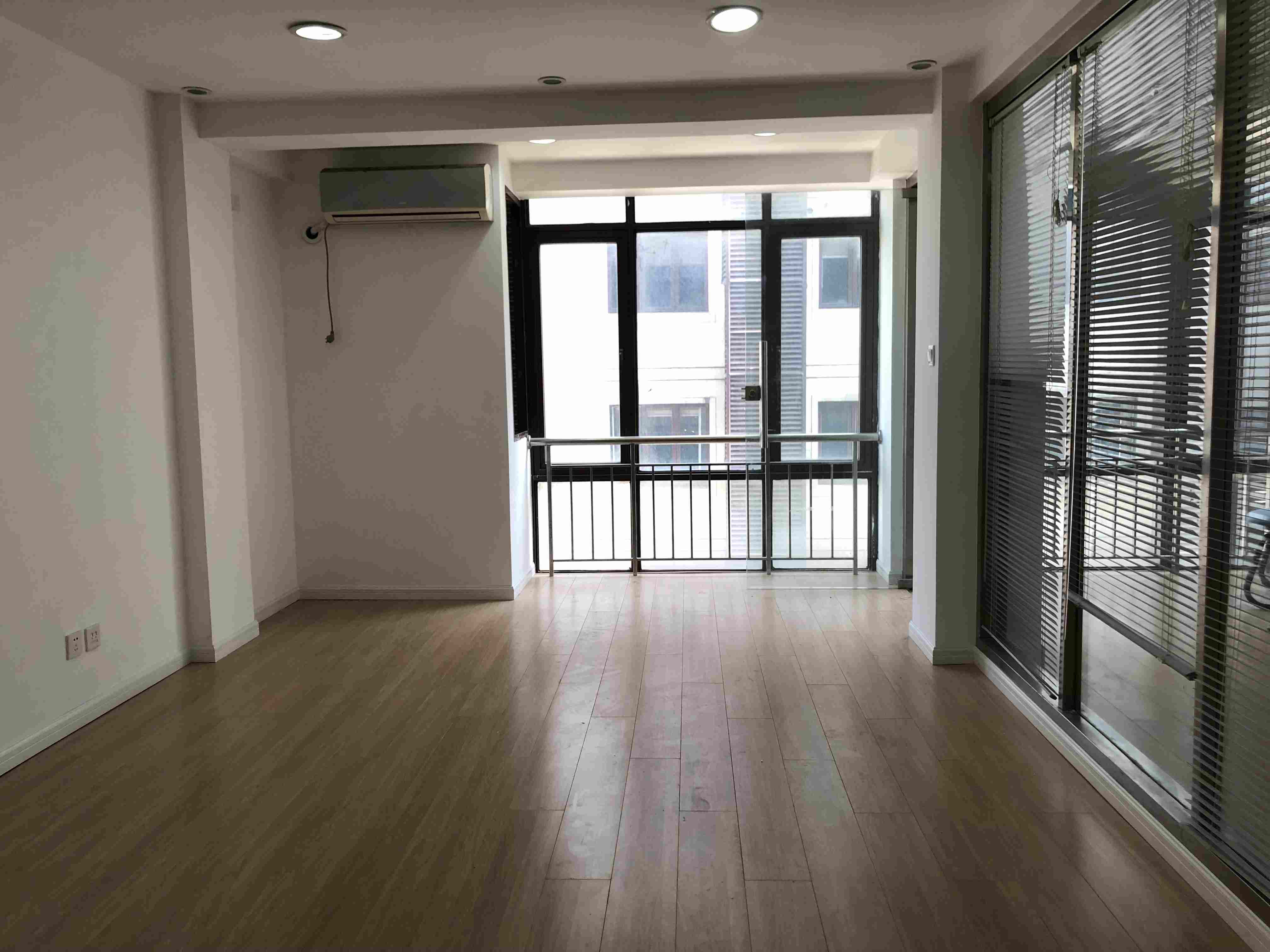 金虹桥龙湖虹桥天街102平米写字楼出租