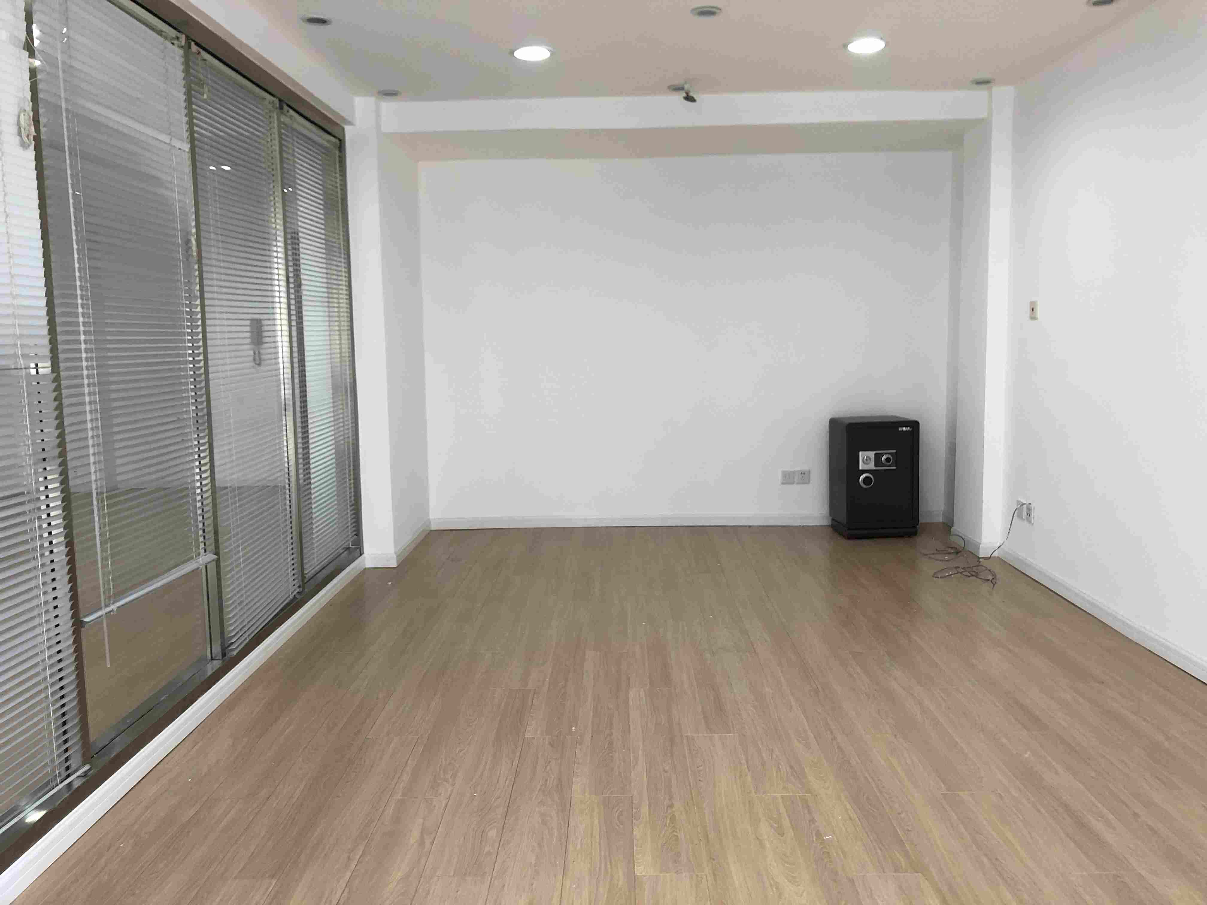 金虹桥龙湖虹桥天街102平米写字楼出租