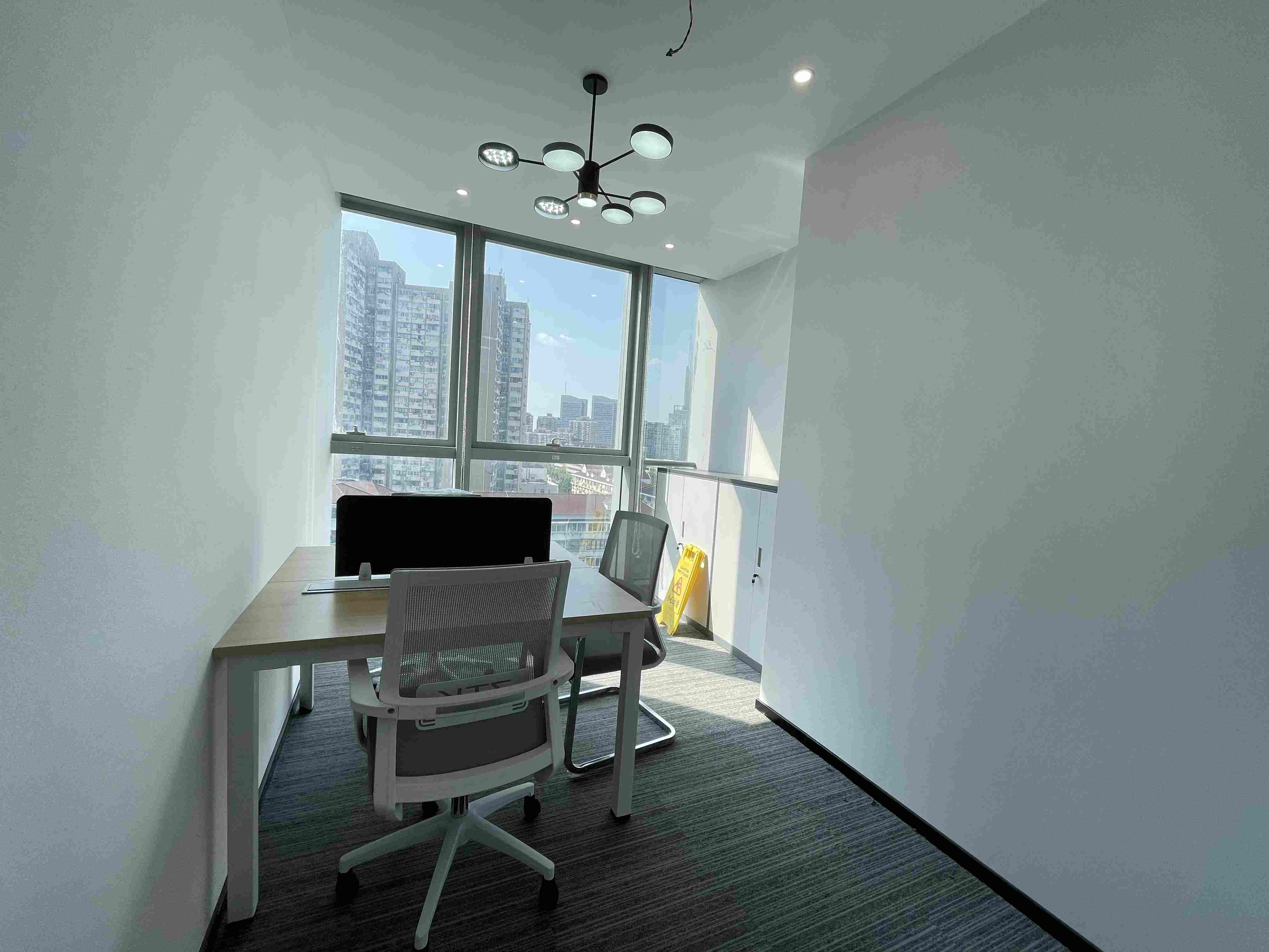 光新浦发广场56平米写字楼出租