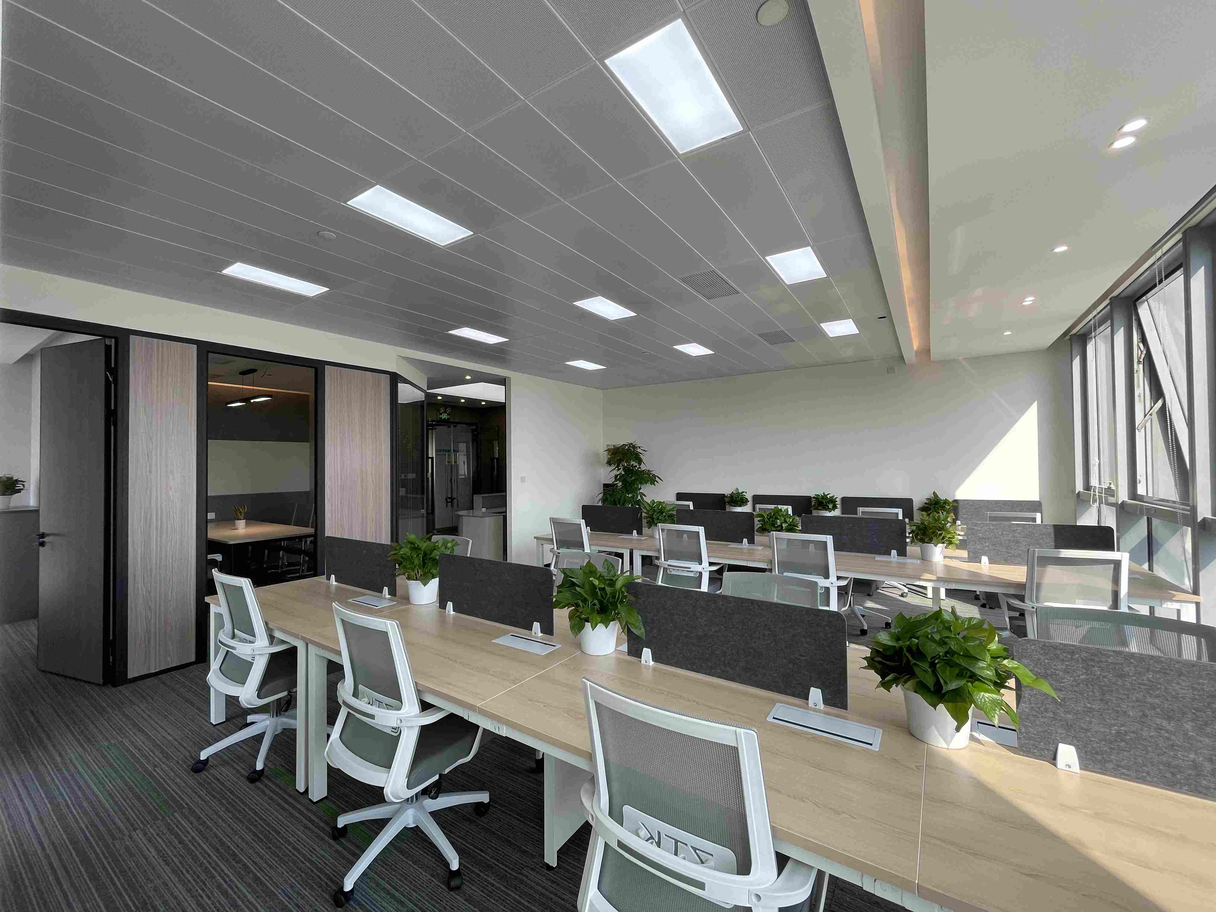 光新浦发广场56平米写字楼出租