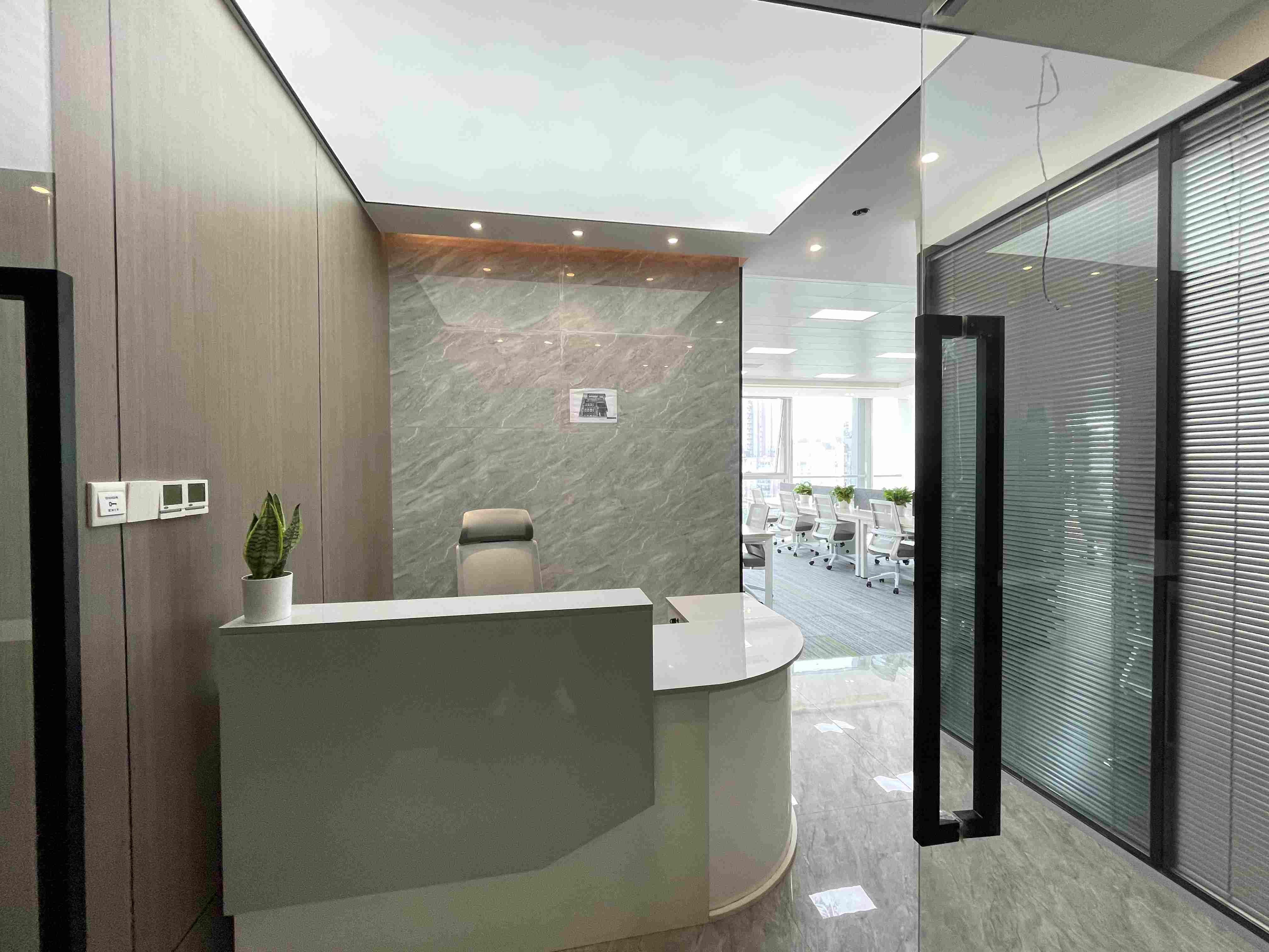 光新浦发广场56平米写字楼出租