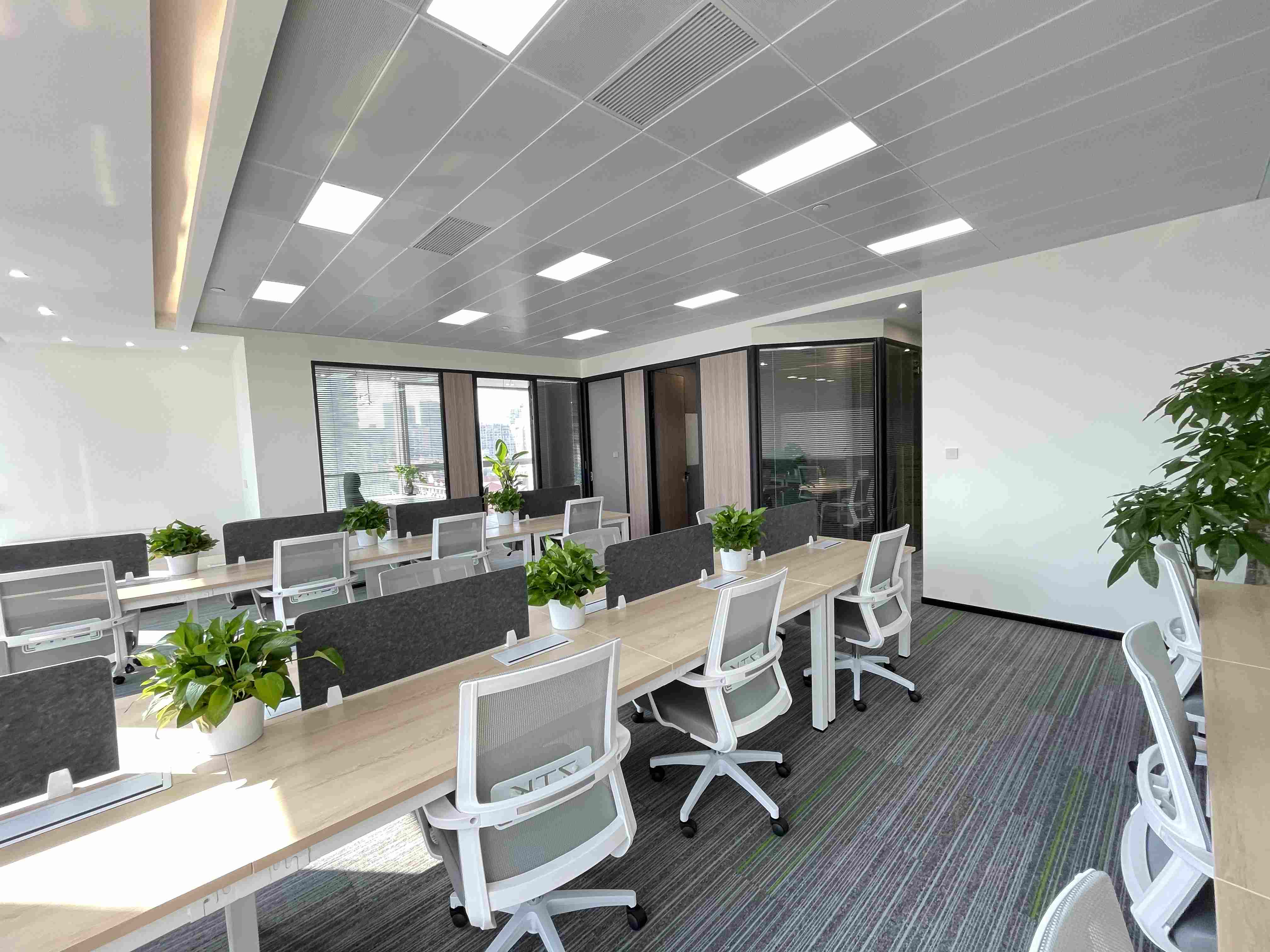 光新浦发广场56平米写字楼出租