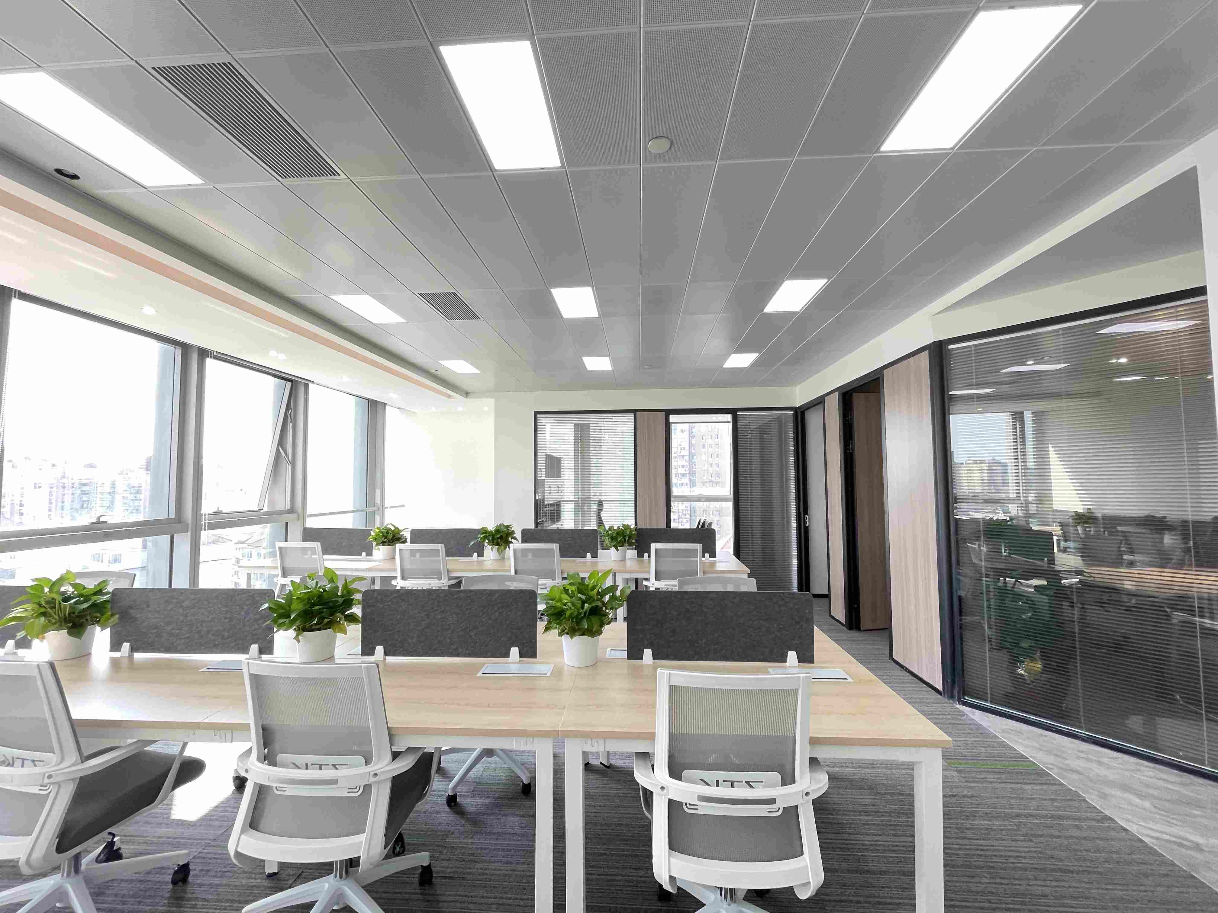 光新浦发广场56平米写字楼出租