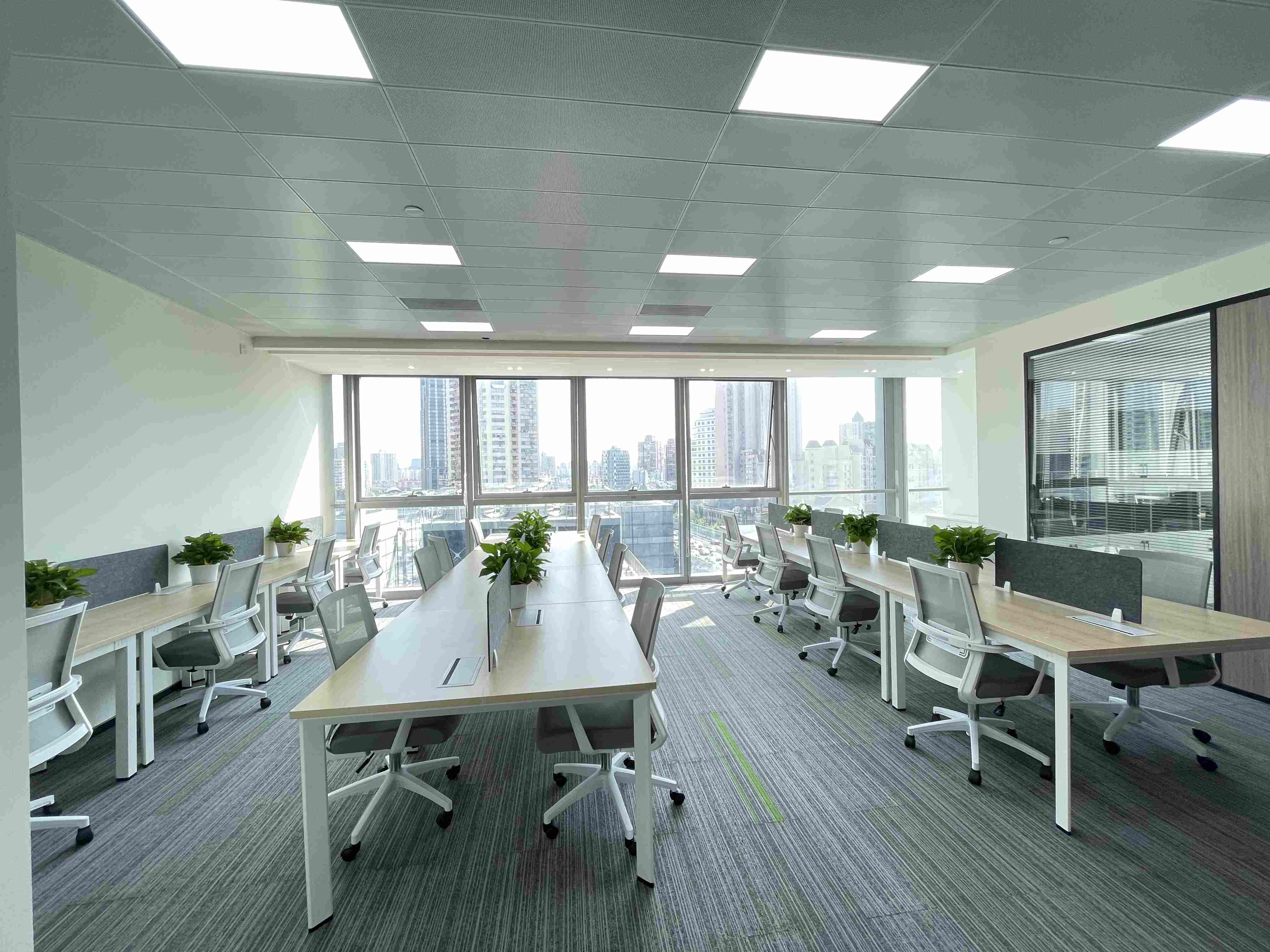 光新浦发广场56平米写字楼出租