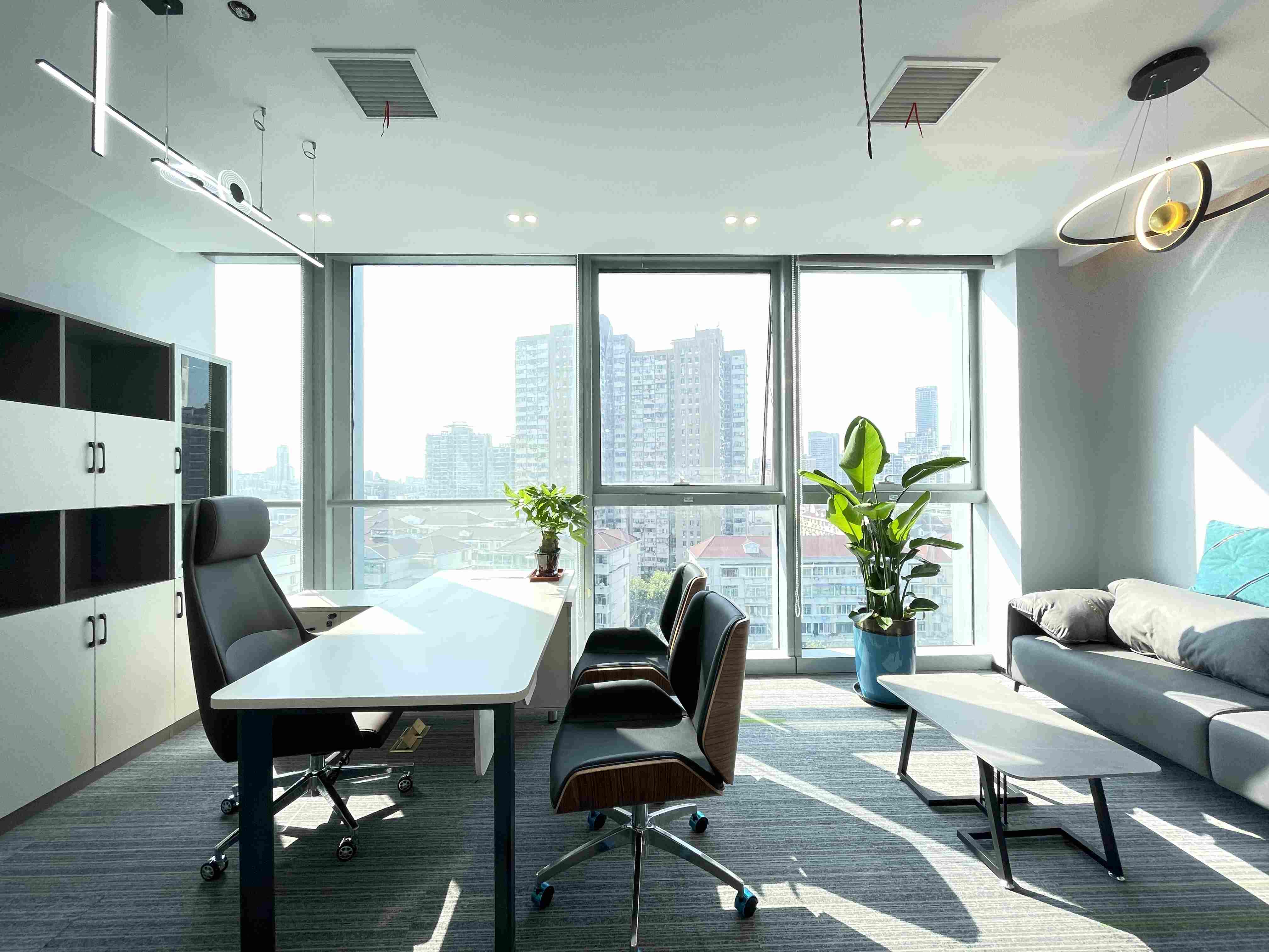 光新浦发广场56平米写字楼出租