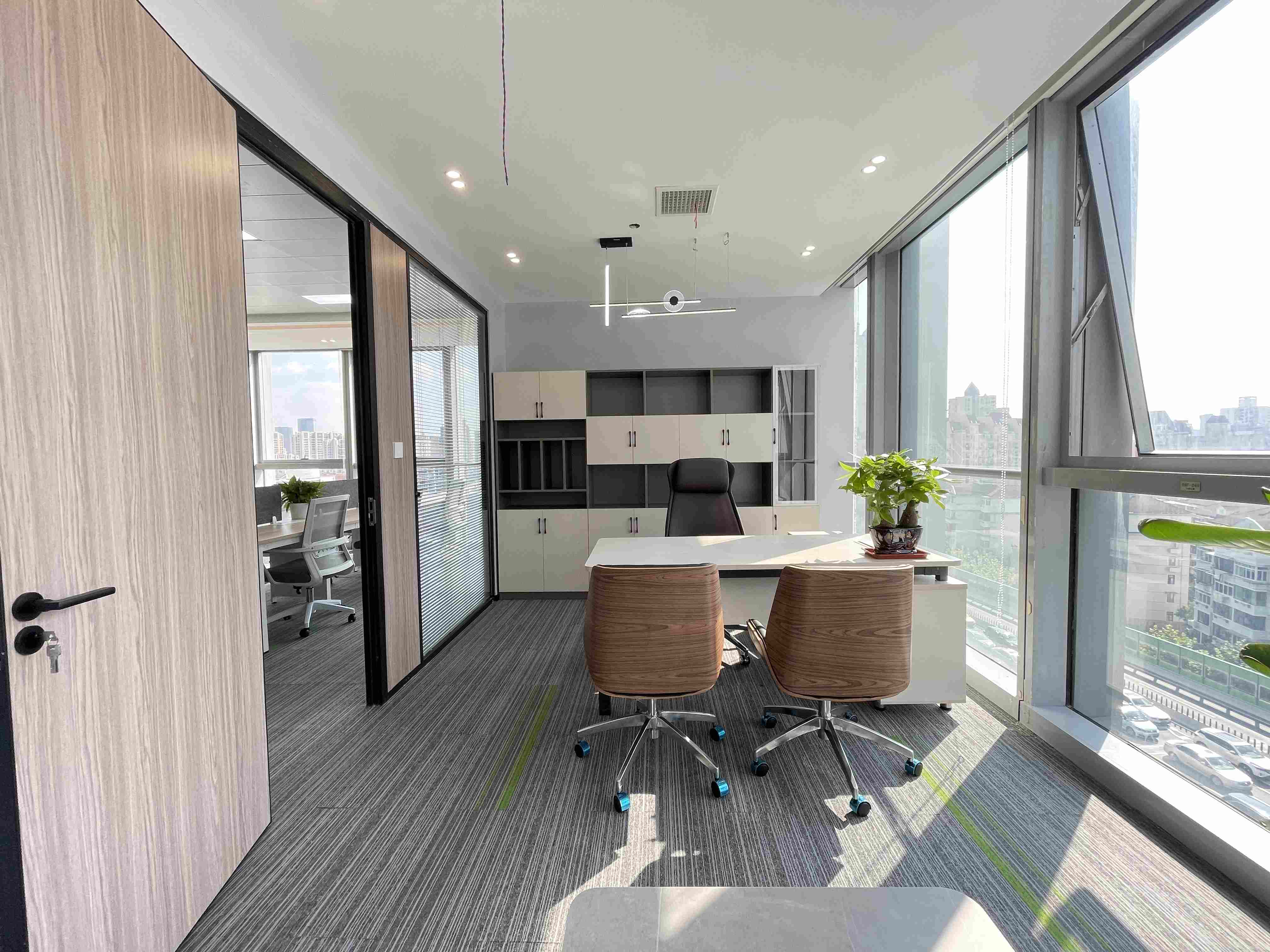 光新浦发广场56平米写字楼出租