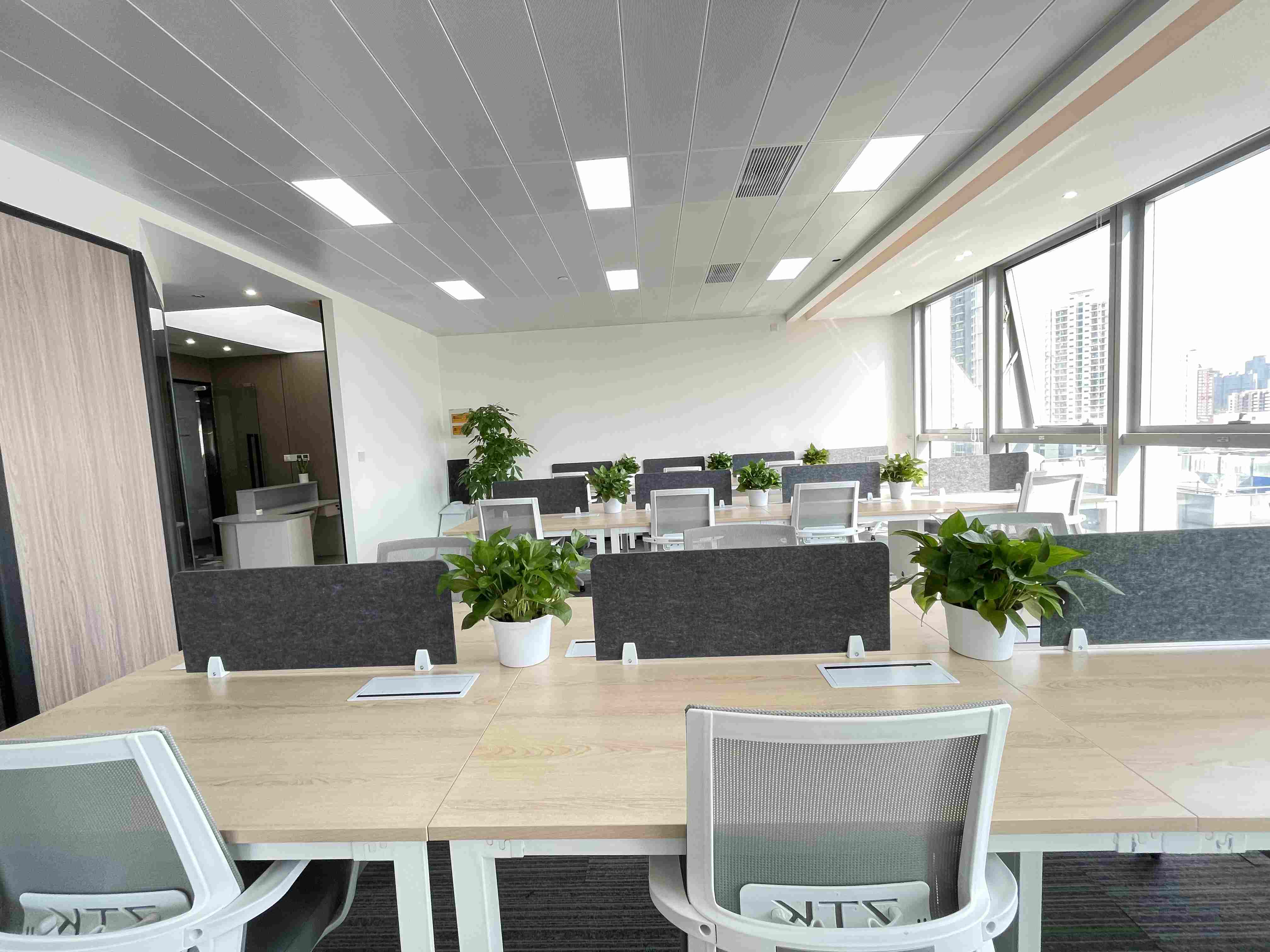 光新浦发广场56平米写字楼出租