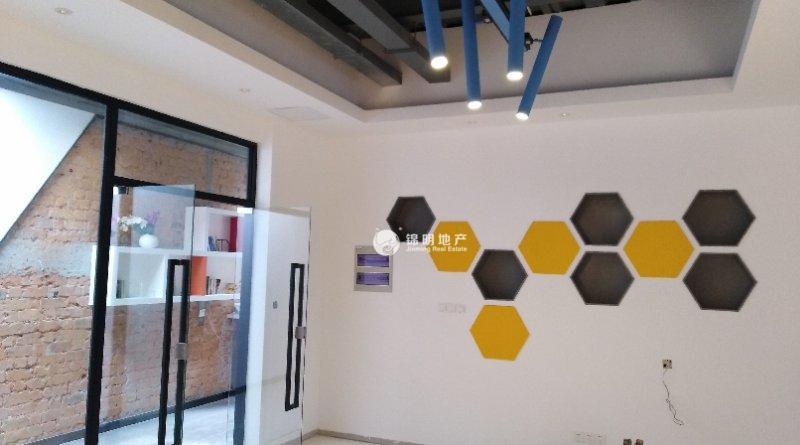 洋泾芳华德必运动LOFT328平米写字楼出租