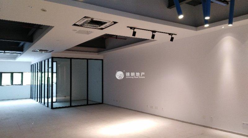 洋泾芳华德必运动LOFT328平米写字楼出租